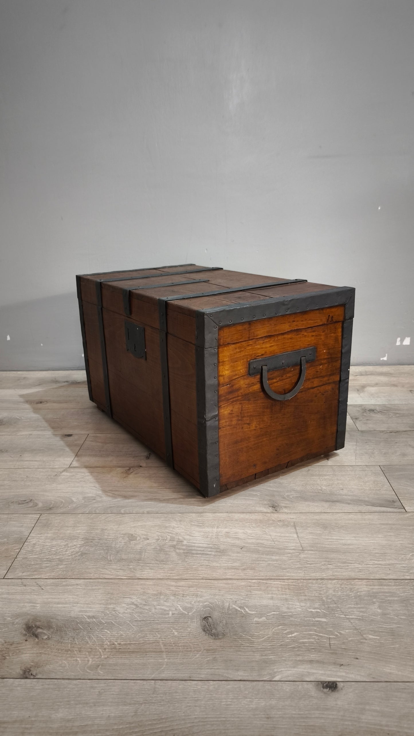 90070 Baule in legno e ferro