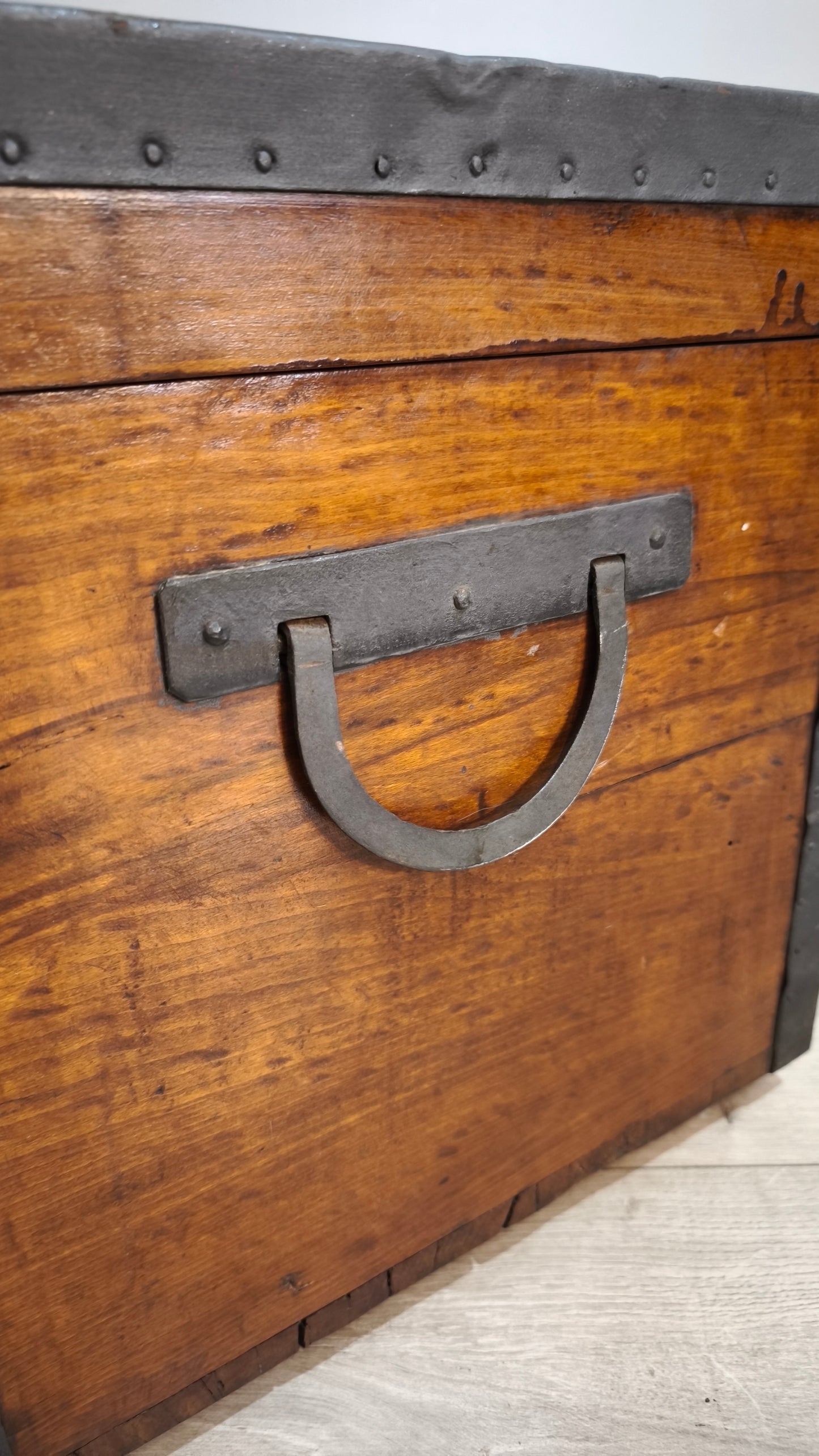 90070 Baule in legno e ferro