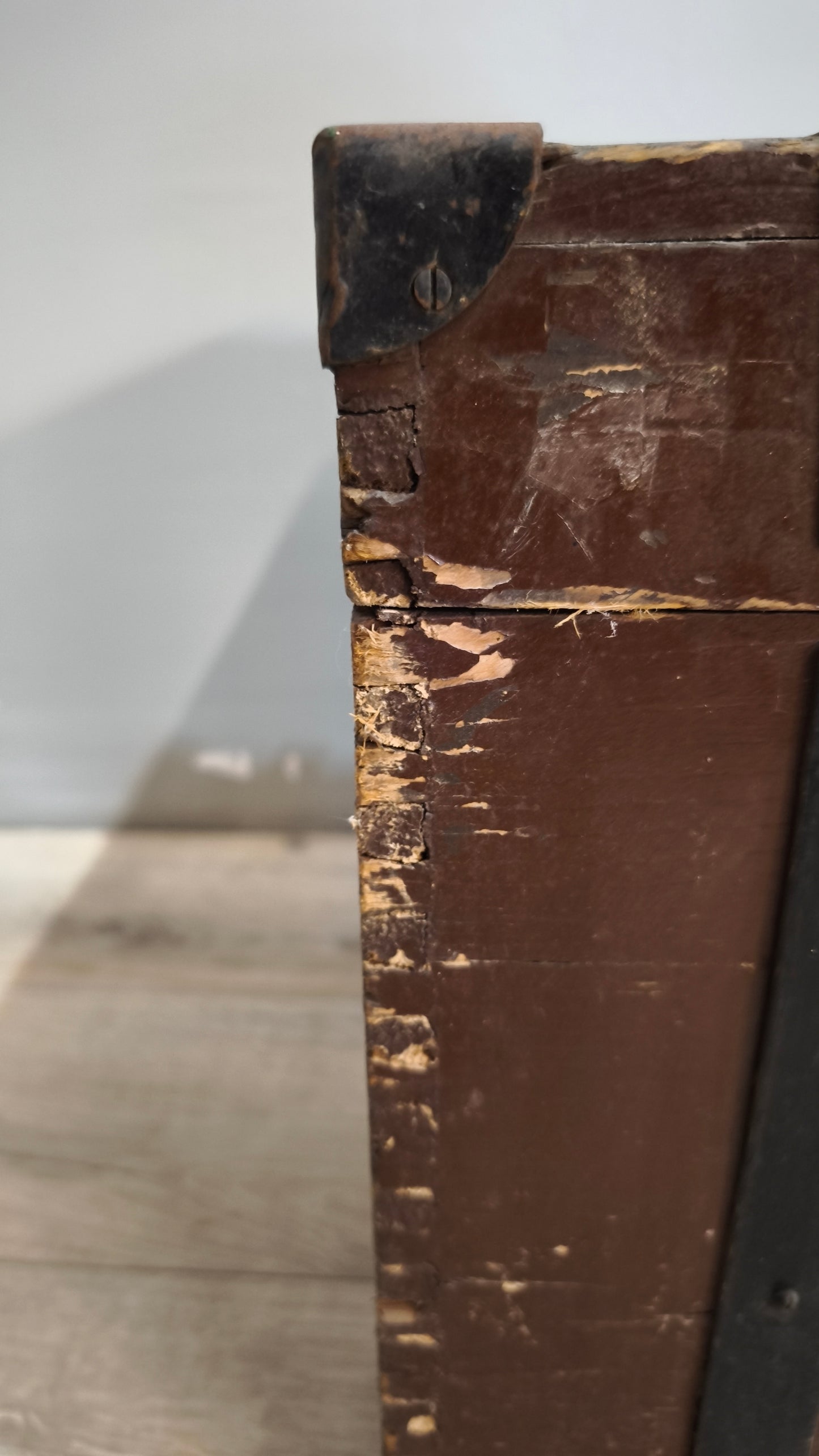 90076 Baule in legno e ferro