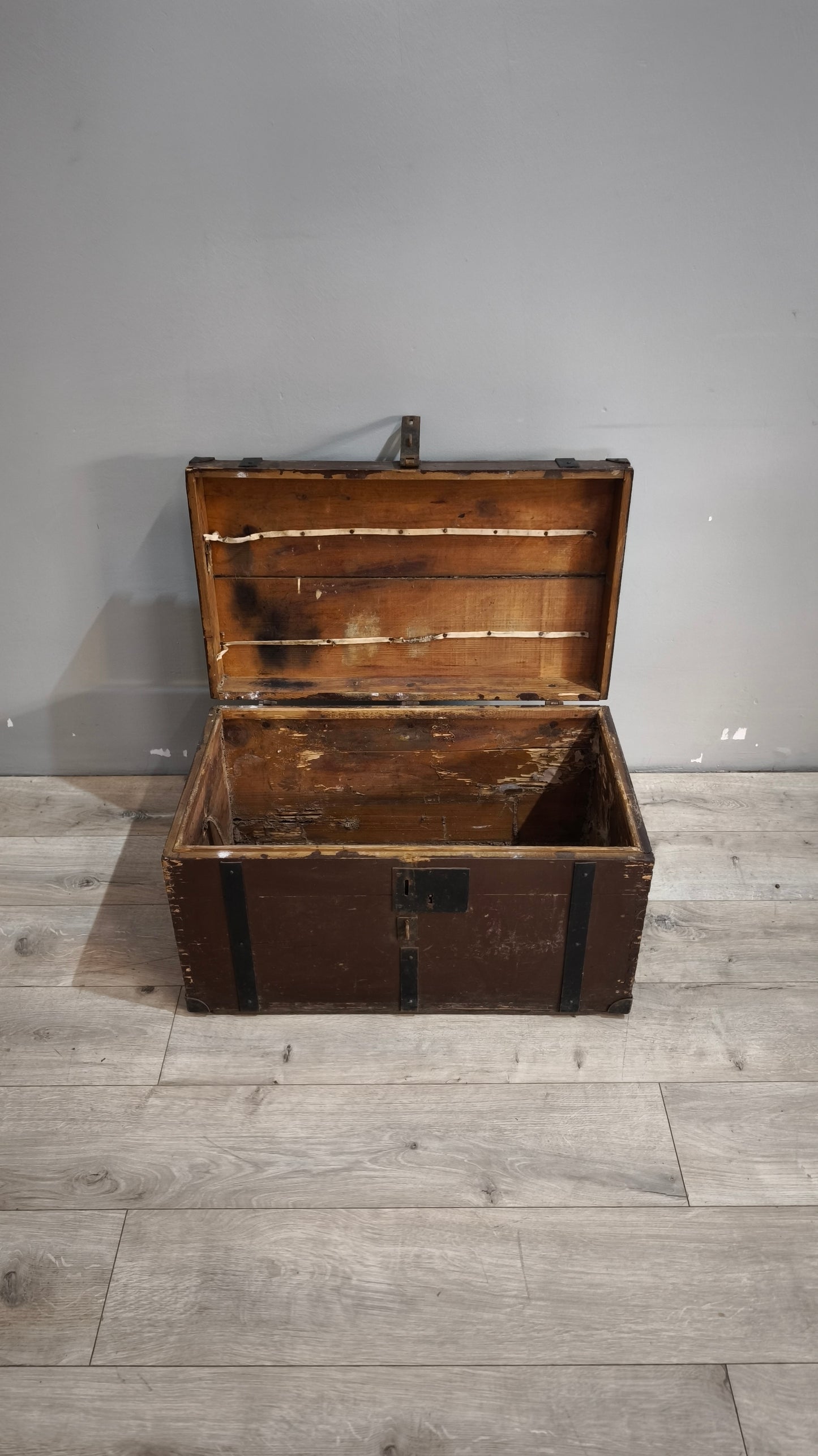 90076 Baule in legno e ferro
