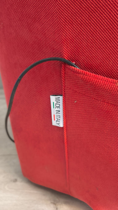 90184 Poltrona elettrica in tessuto rosso