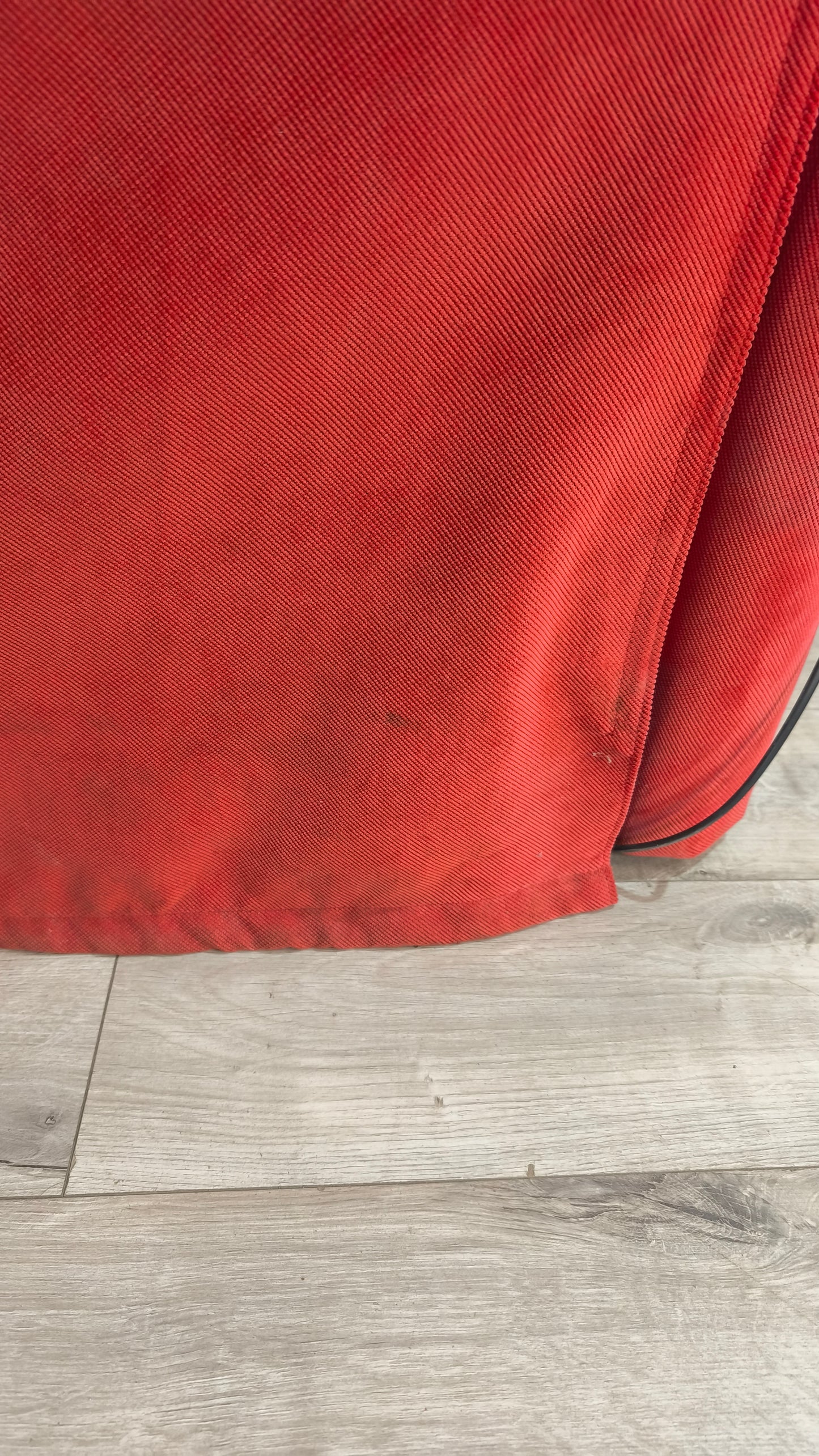 90184 Poltrona elettrica in tessuto rosso