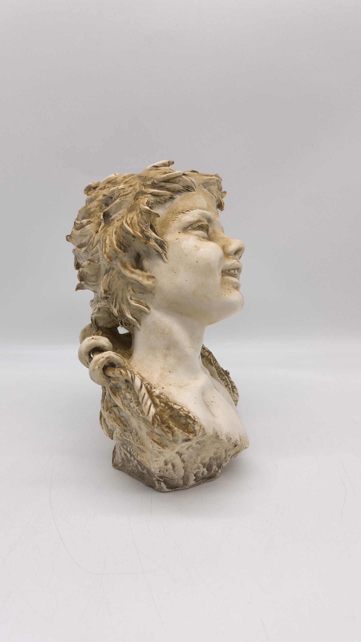 89880 Mezzobusto in ceramica Capodimonte Mollica