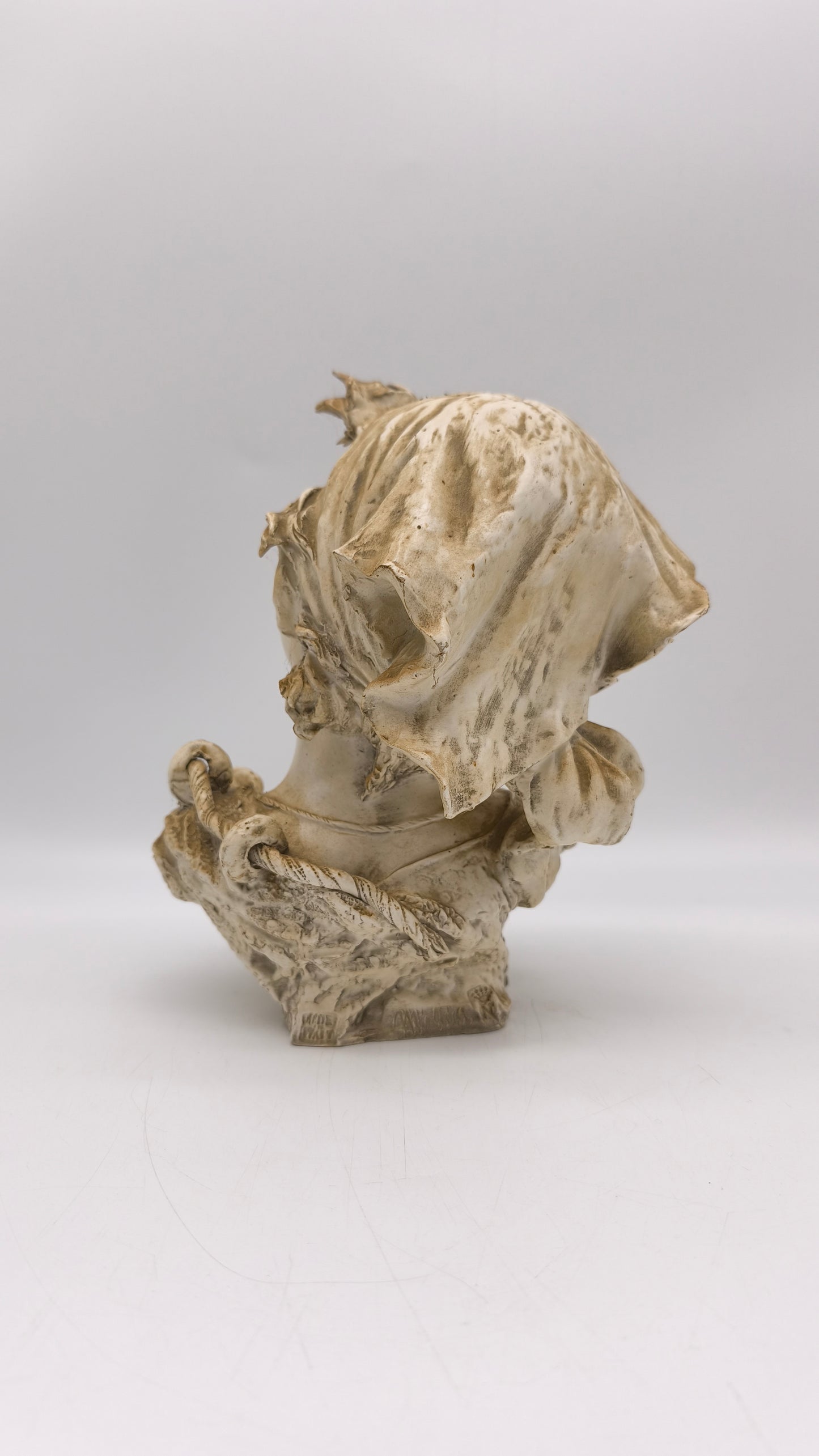 89880-2 Mezzobusto in ceramica Capodimonte Mollica