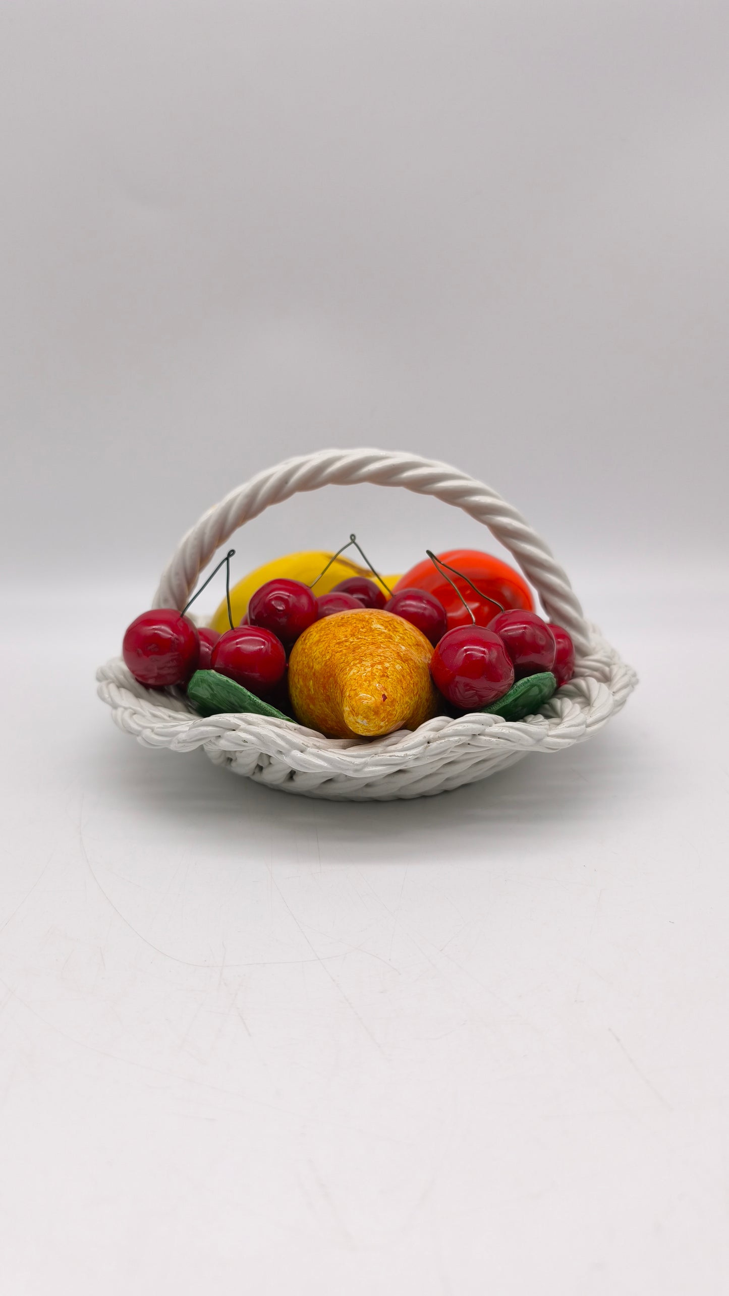 90106 Cestino con frutta in ceramica