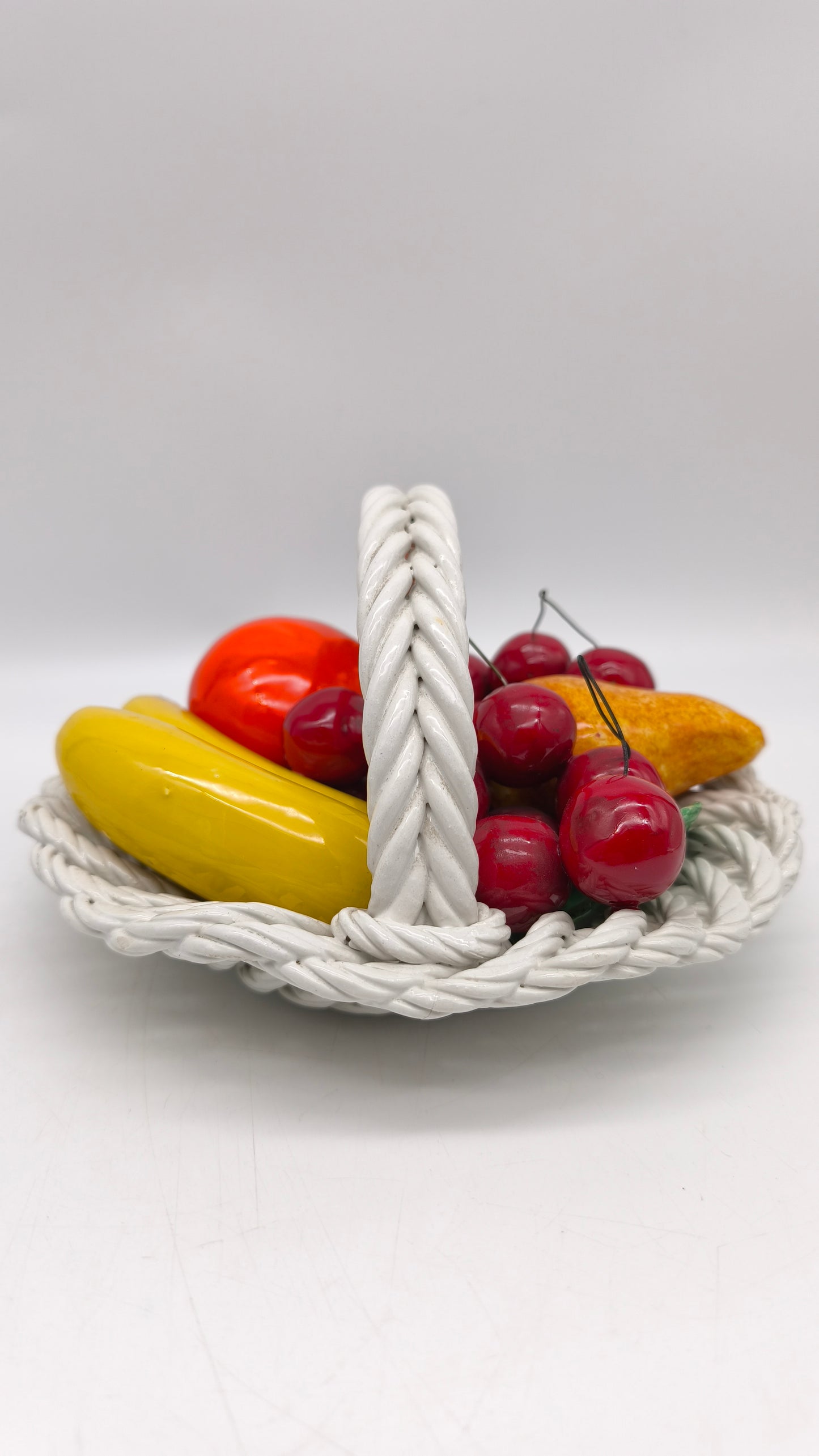 90106 Cestino con frutta in ceramica