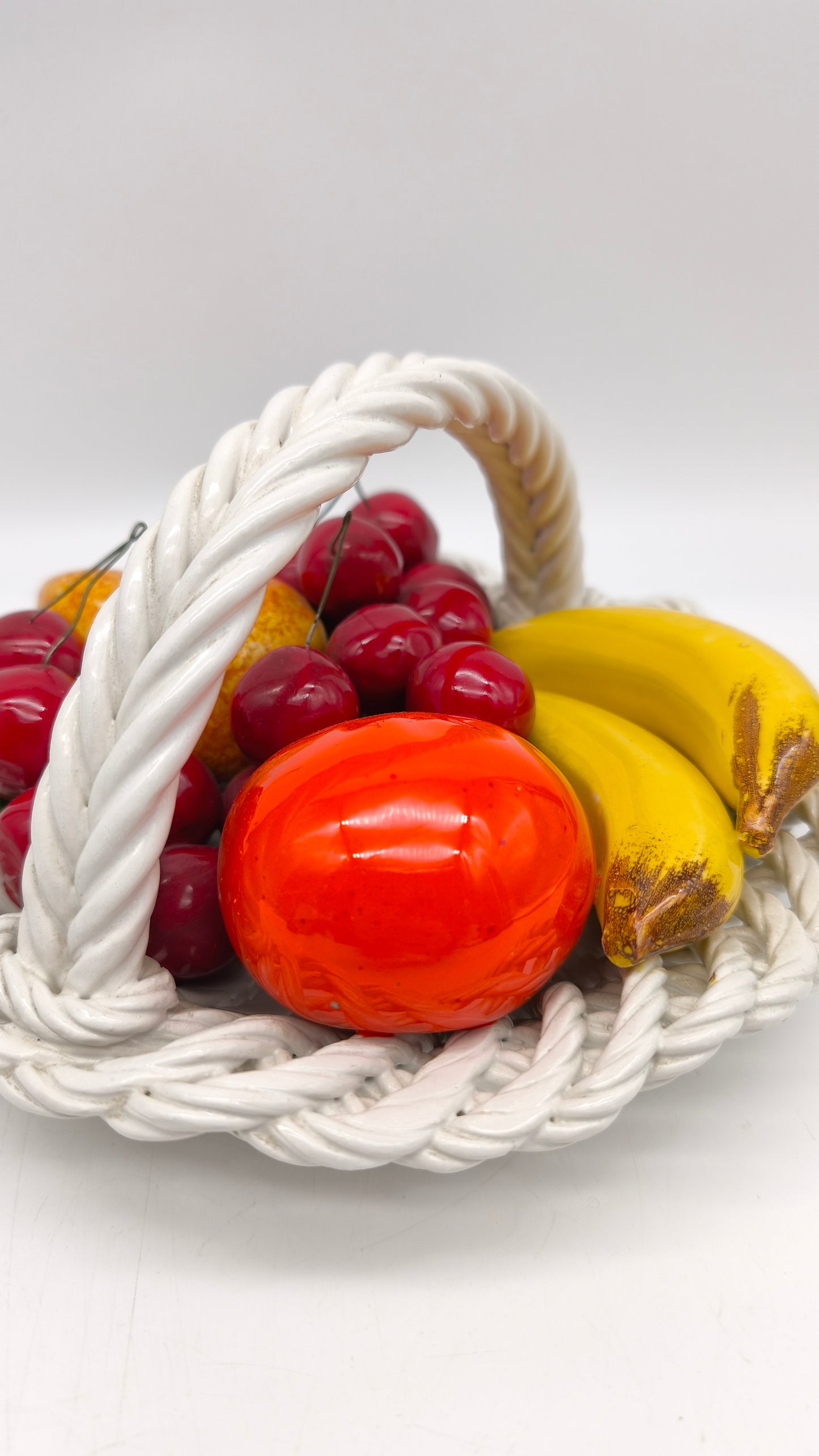 90106 Cestino con frutta in ceramica