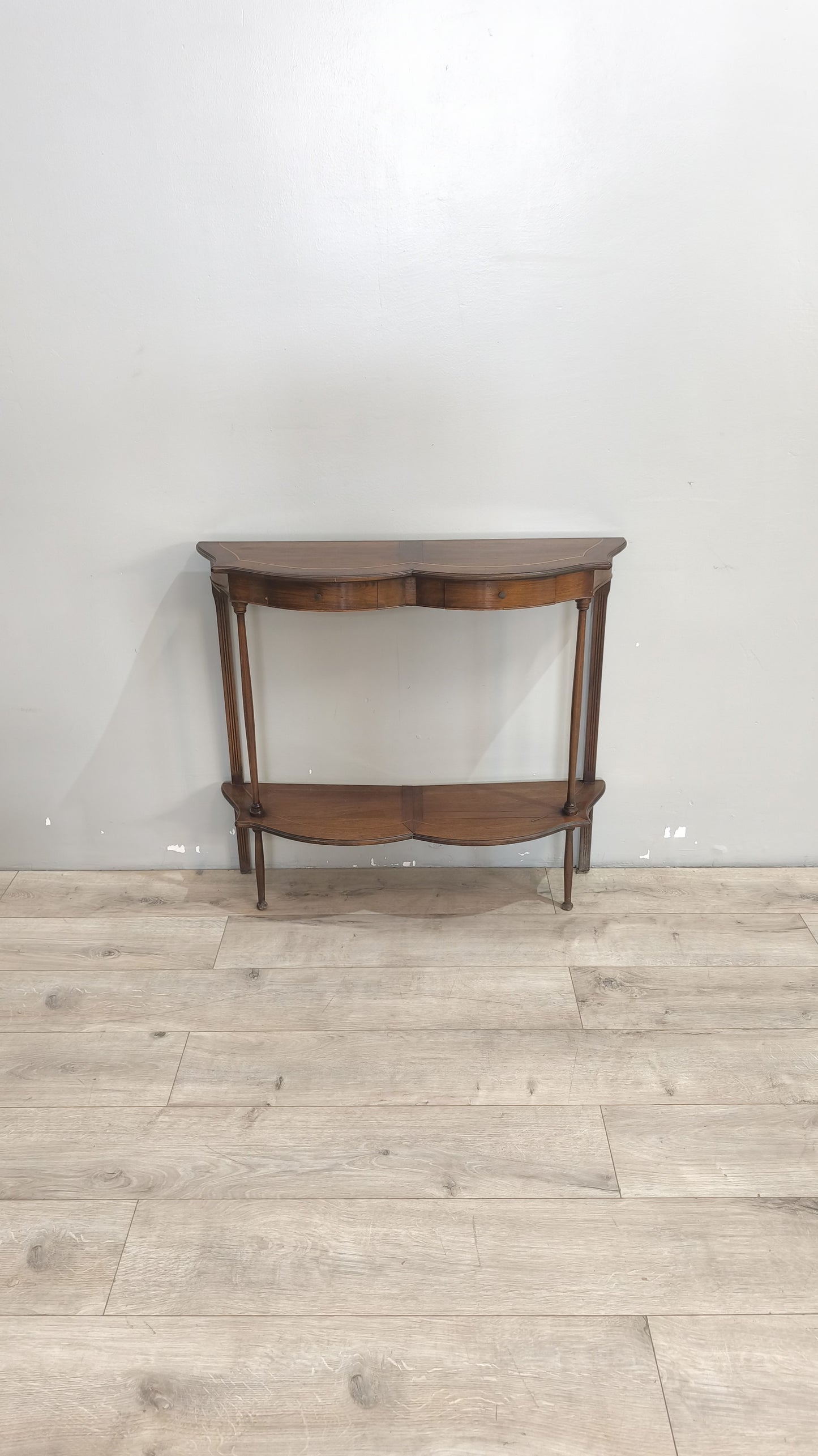25 Console in legno con due cassetti