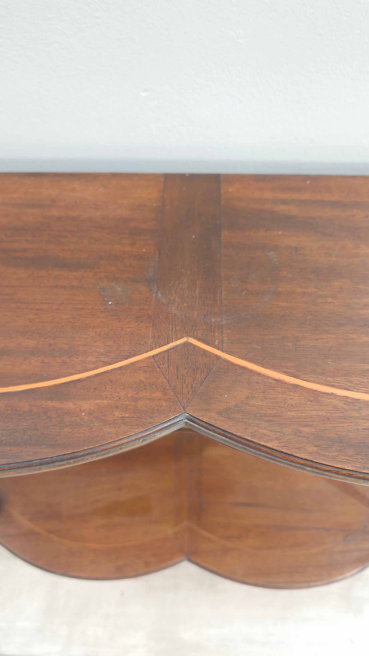 25 Console in legno con due cassetti