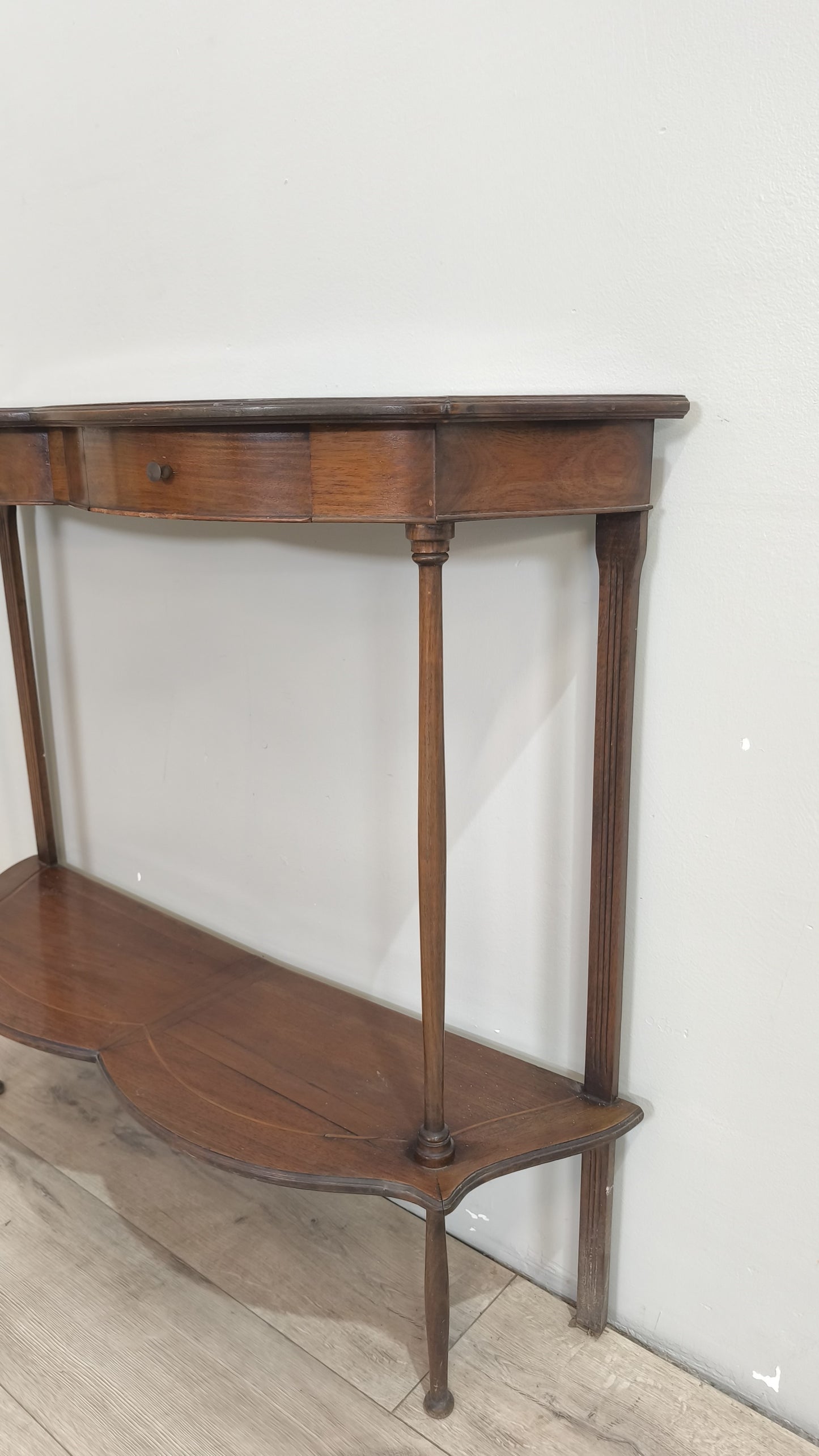 25 Console in legno con due cassetti