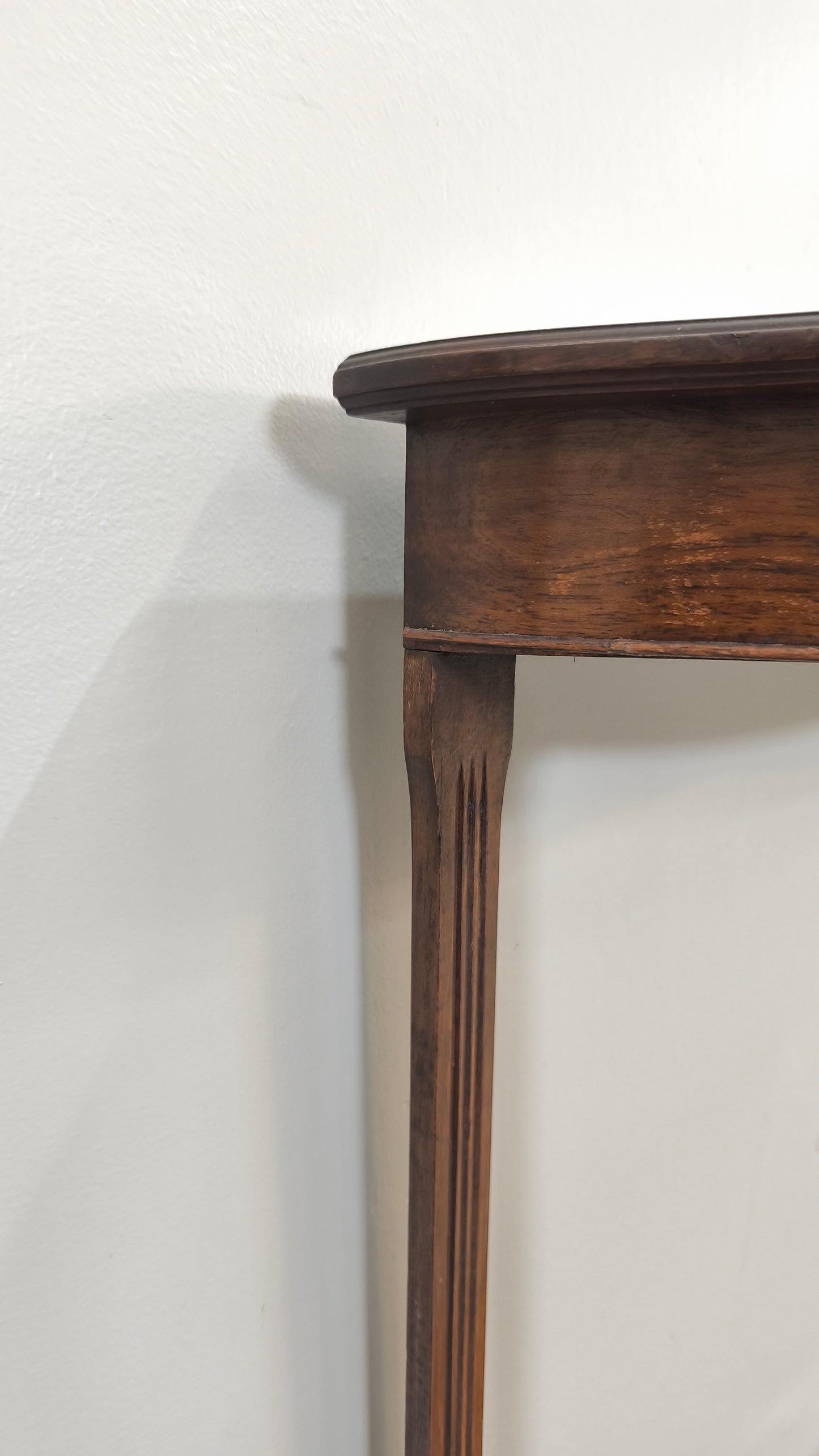 25 Console in legno con due cassetti