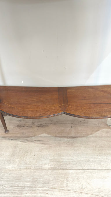 25 Console in legno con due cassetti