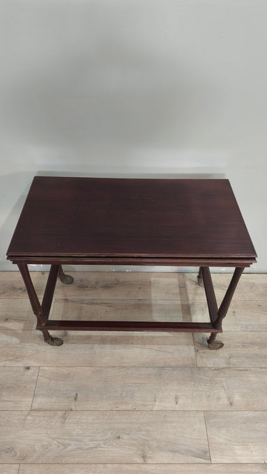 28 Tavolo con ruote e ali laterali