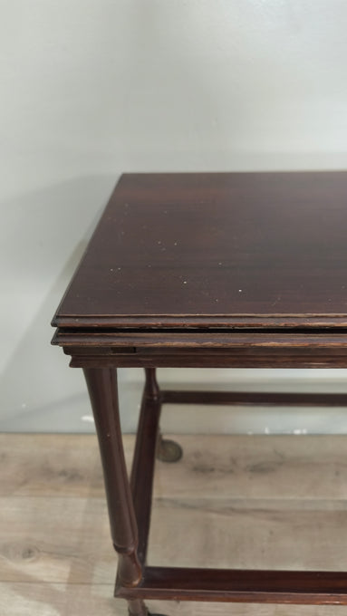 28 Tavolo con ruote e ali laterali