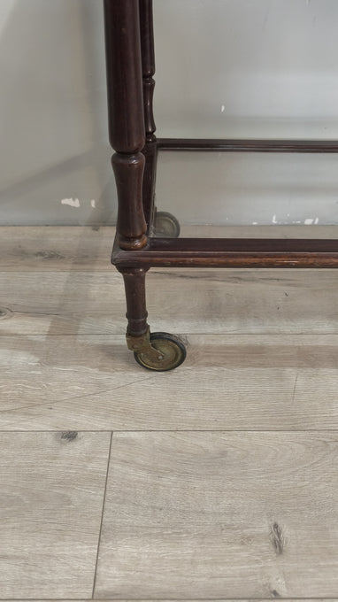 28 Tavolo con ruote e ali laterali