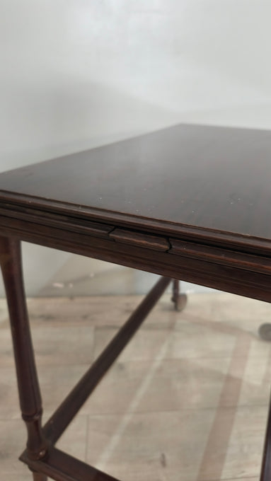 28 Tavolo con ruote e ali laterali