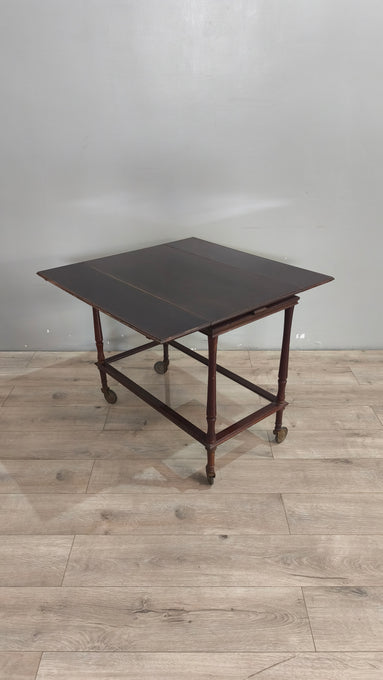 28 Tavolo con ruote e ali laterali