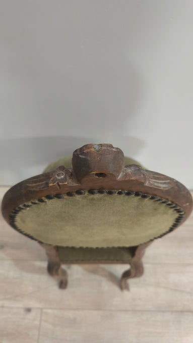 26 Sedia in legno e velluto verde