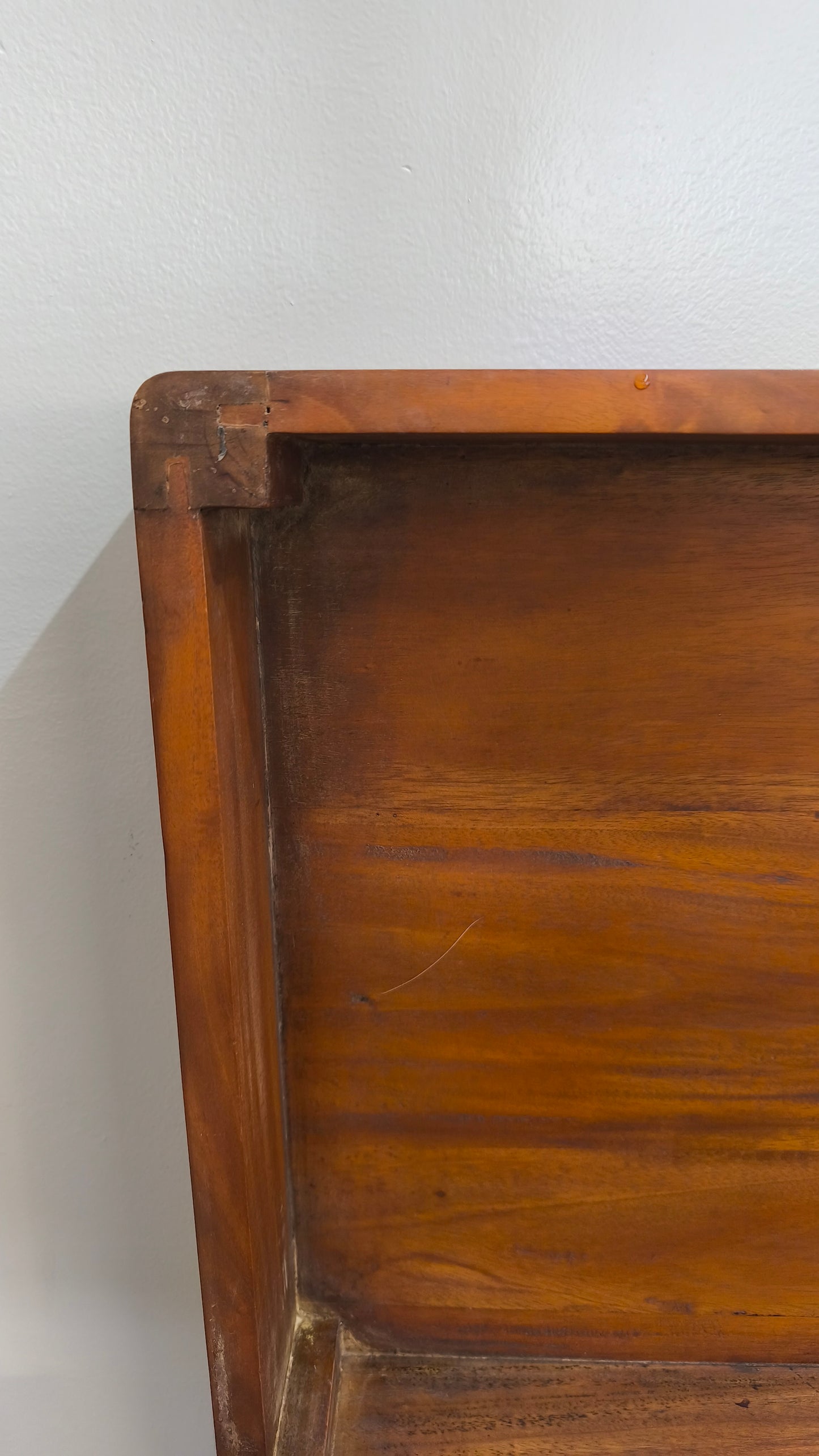 30 Mobile contenitore in legno con gambe a sciabola