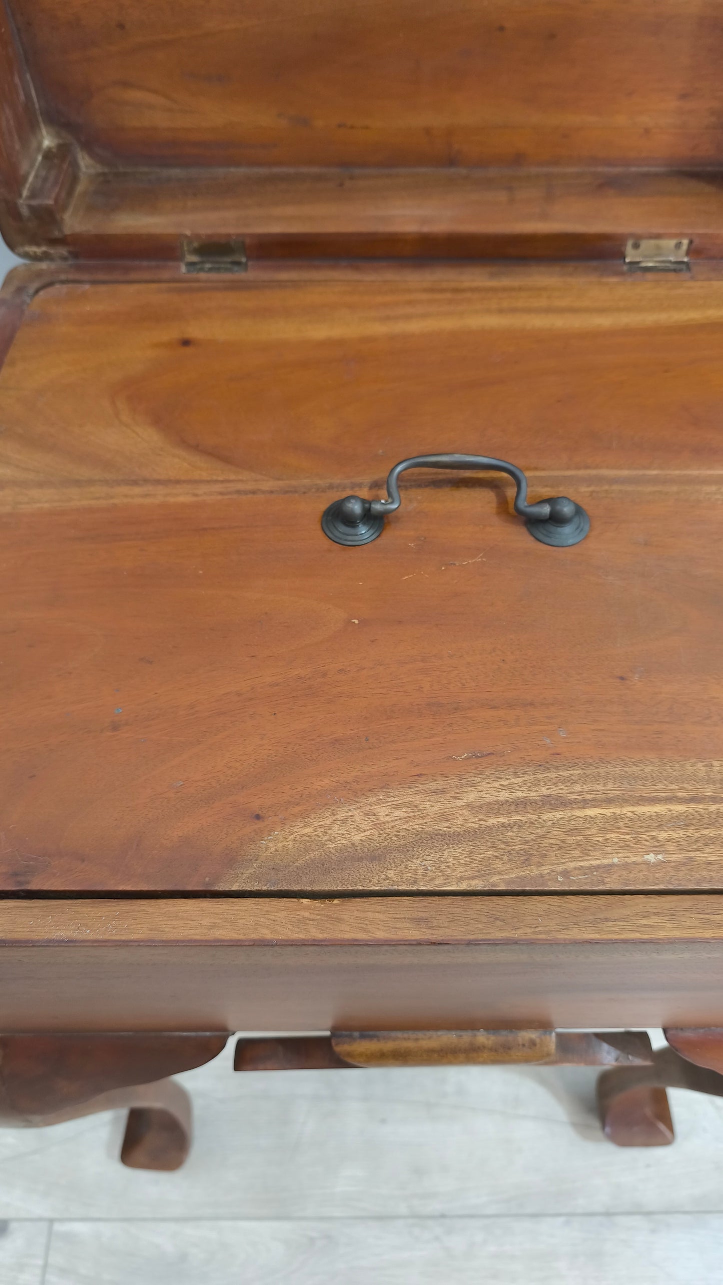 30 Mobile contenitore in legno con gambe a sciabola
