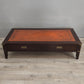 40 Tavolino da salotto basso con piano in pelle e inserti in ottone