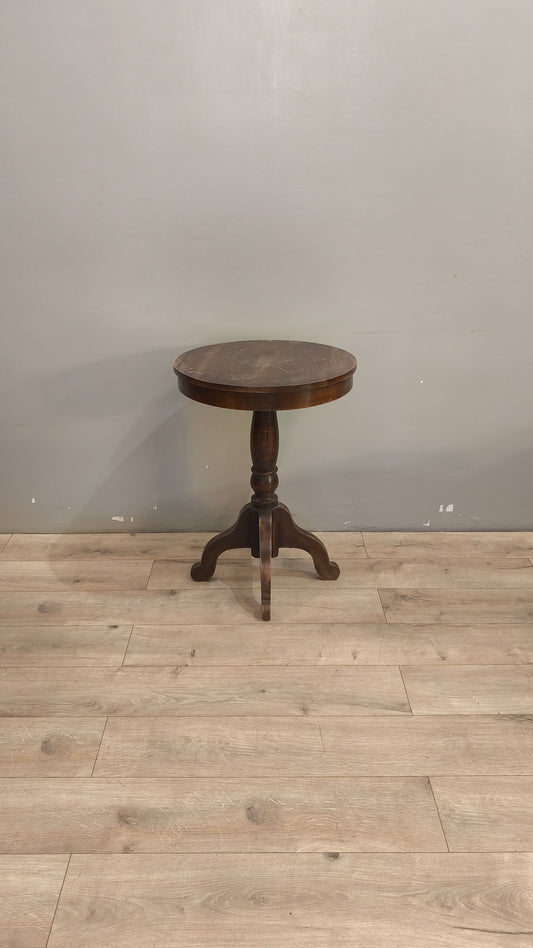 33 Tavolino d'appoggio rotondo in legno massello