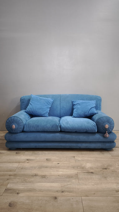 90183 Divano due posti in tessuto celeste