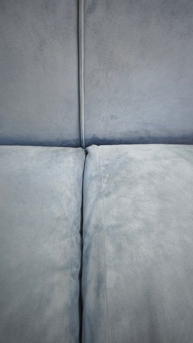 90183 Divano due posti in tessuto celeste