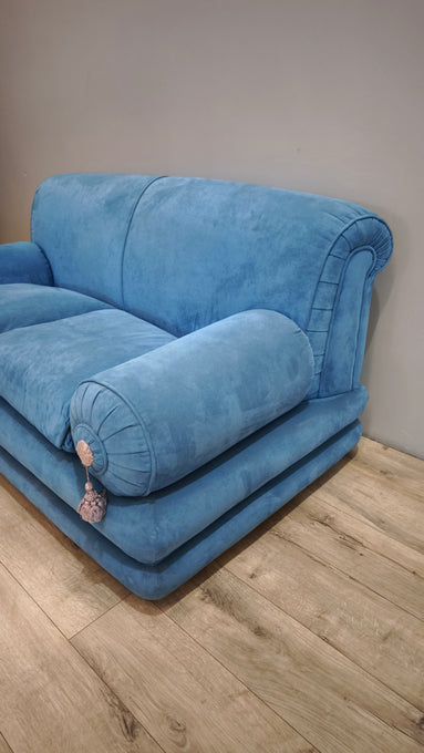 90183 Divano due posti in tessuto celeste