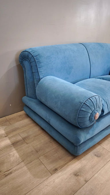 90183 Divano due posti in tessuto celeste