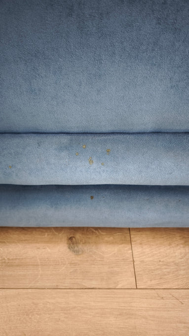 90183 Divano due posti in tessuto celeste