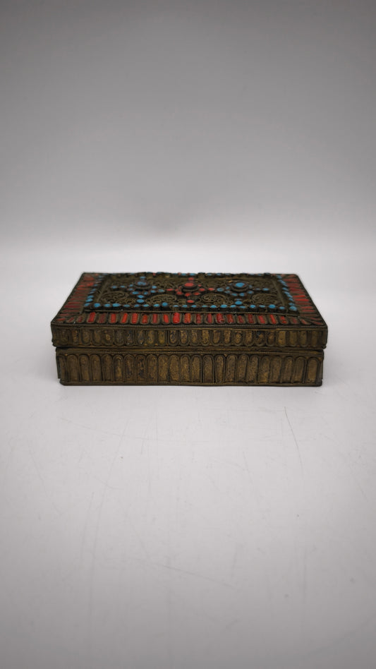 90083 Scatola Tibetana-Nepalese anni '50 con decorazioni a pasta vitrea