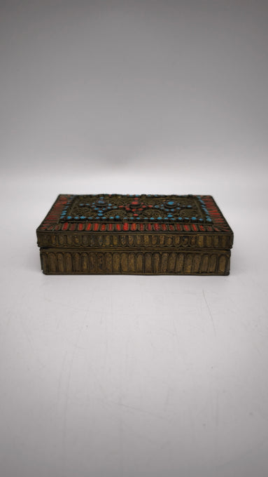 90083 Scatola Tibetana-Nepalese anni '50 con decorazioni a pasta vitrea