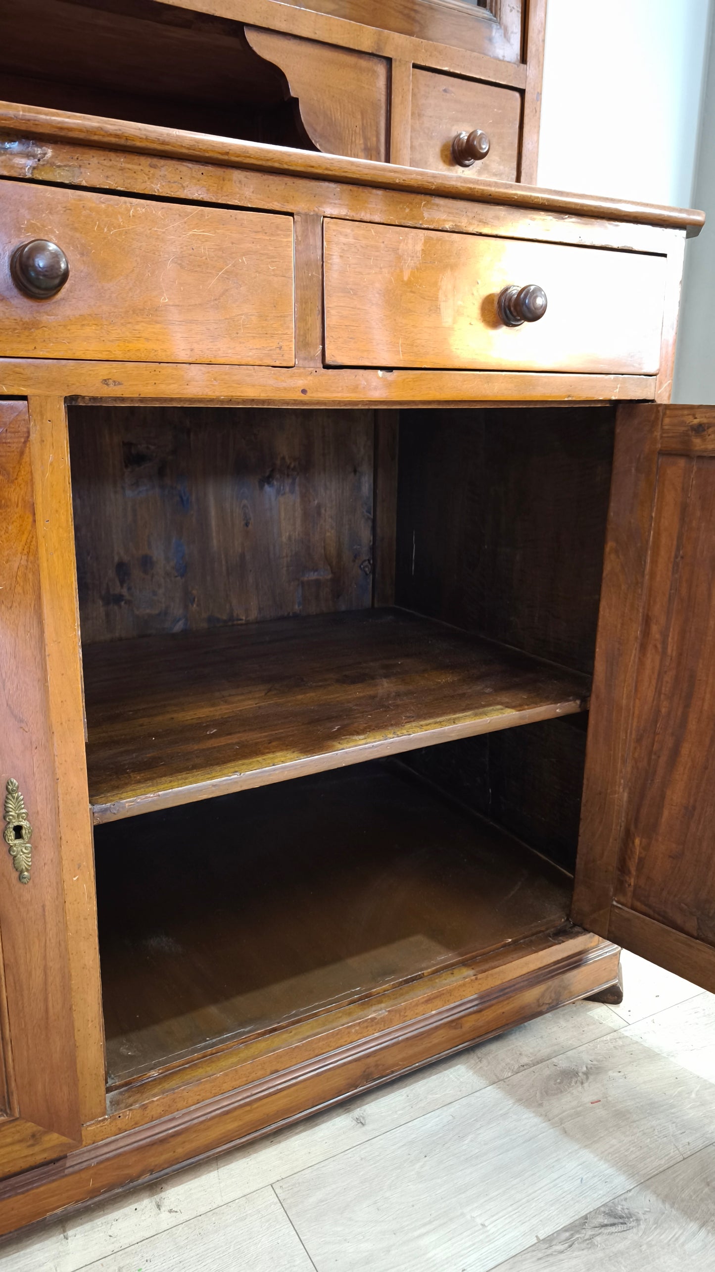 90303 Credenza due corpi in legno massello
