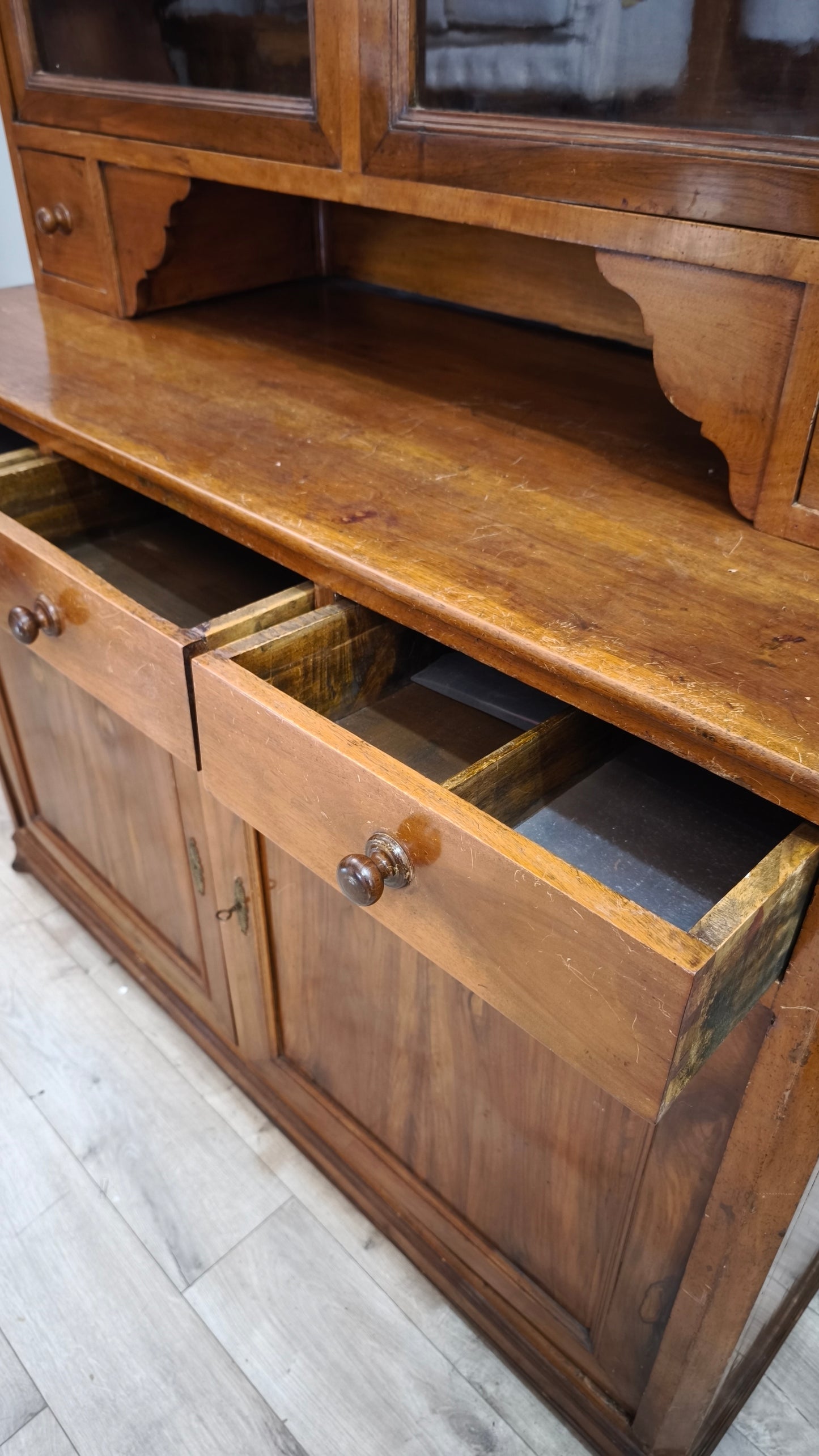 90303 Credenza due corpi in legno massello