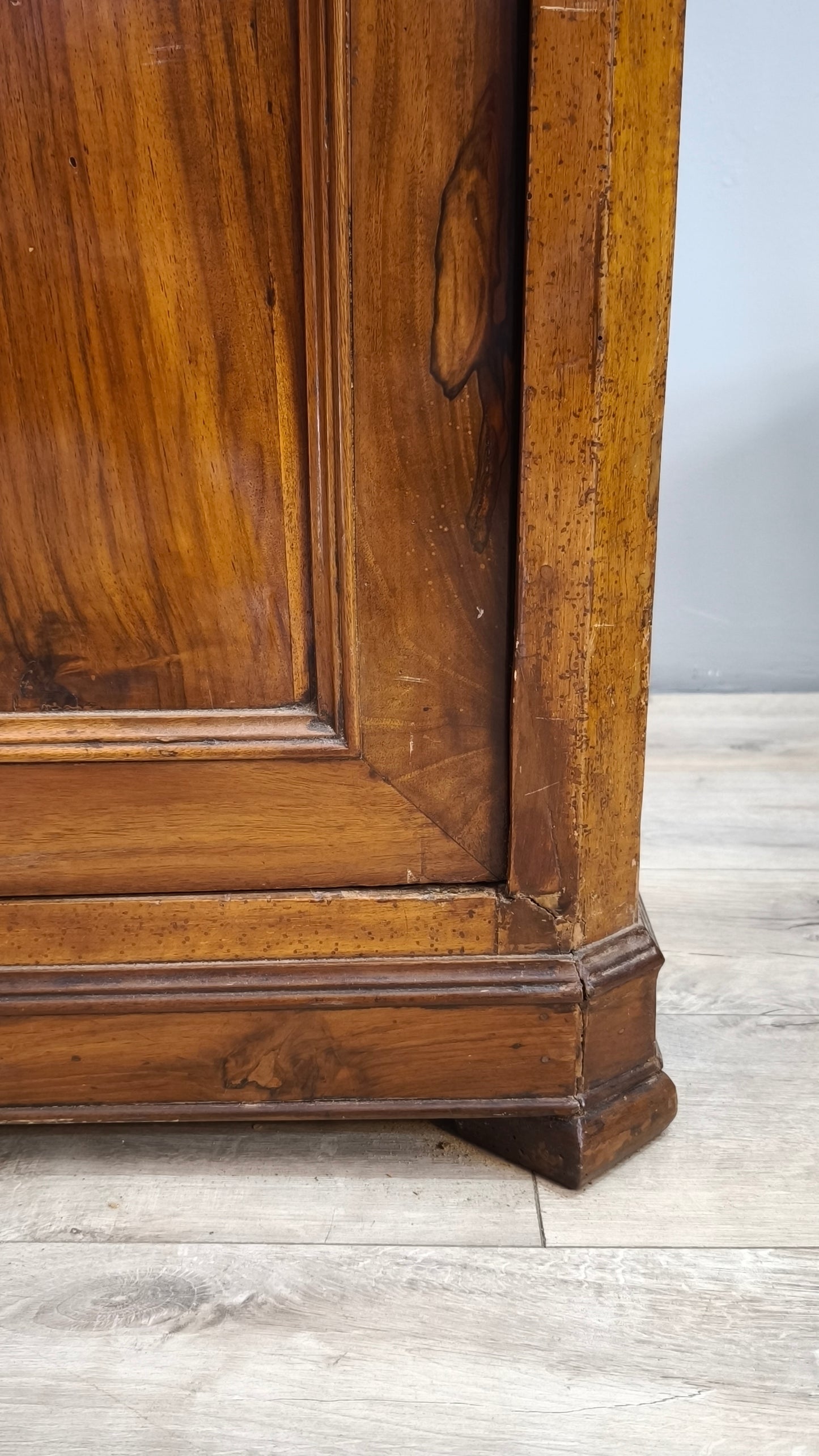 90303 Credenza due corpi in legno massello