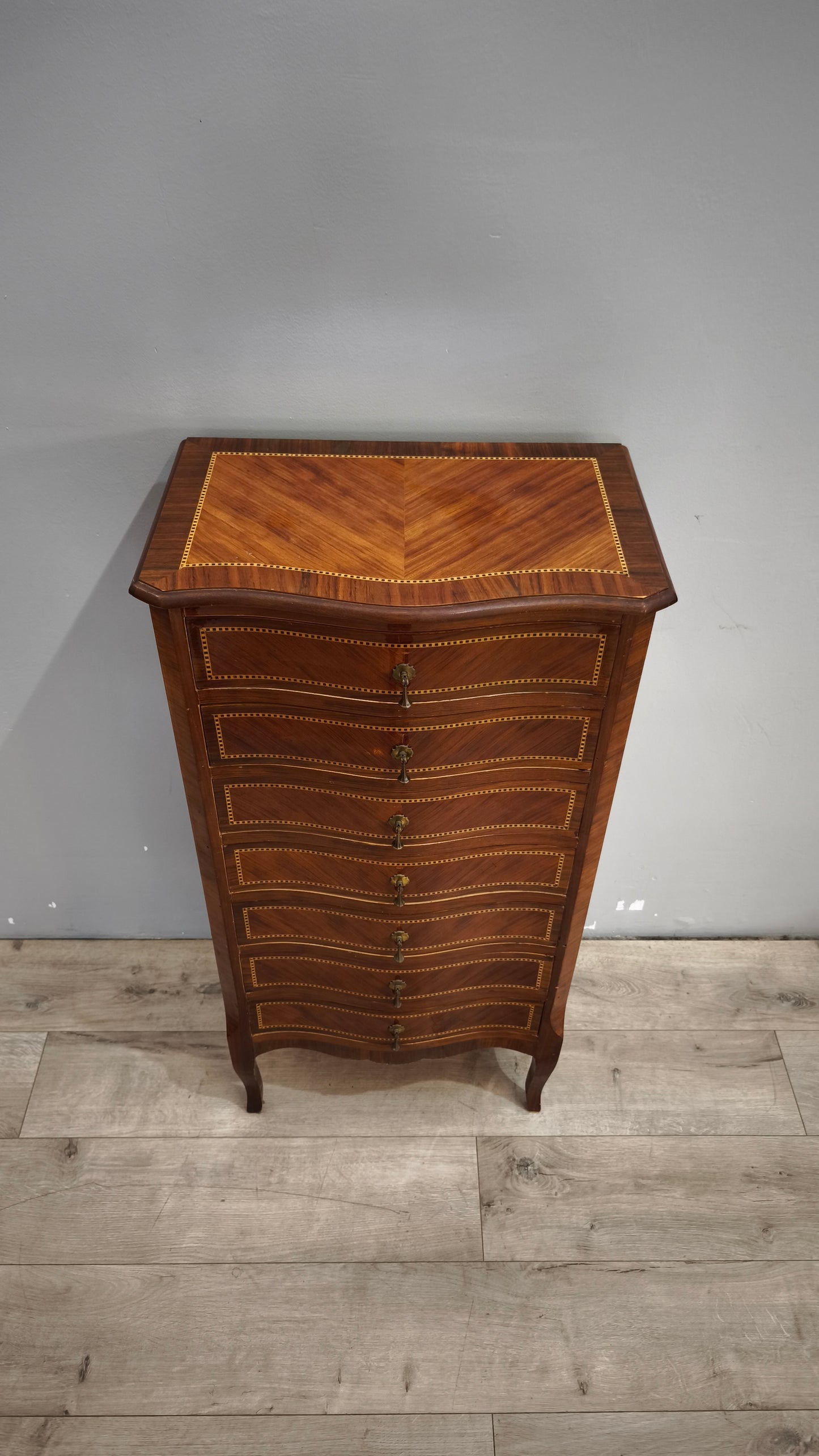 90305 Piccolo settimino in legno intarsiato
