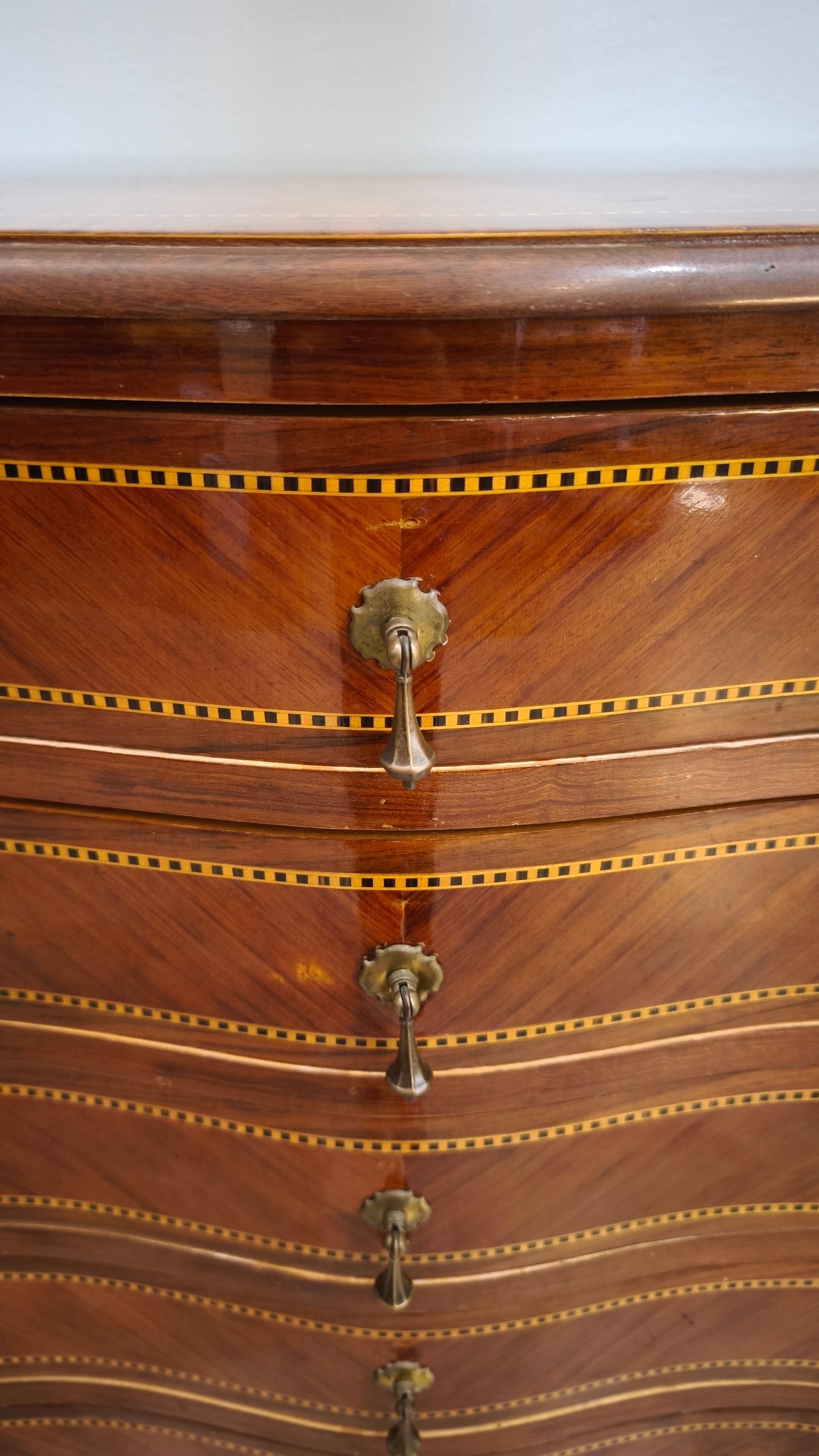 90305 Piccolo settimino in legno intarsiato