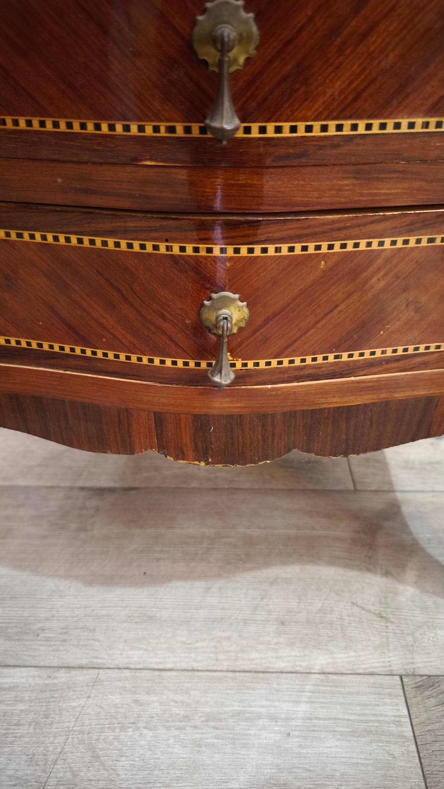 90305 Piccolo settimino in legno intarsiato