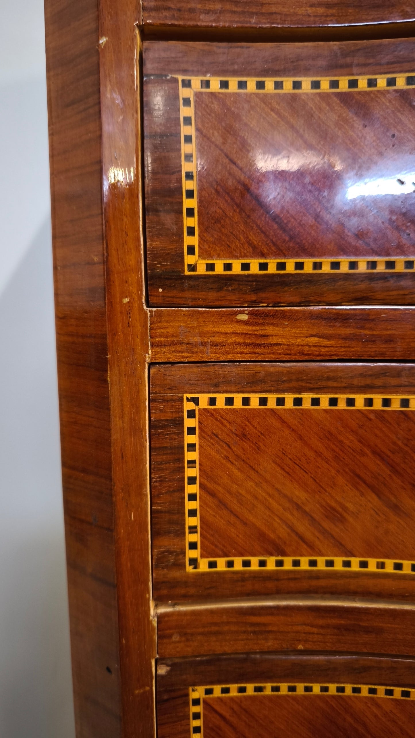 90305 Piccolo settimino in legno intarsiato