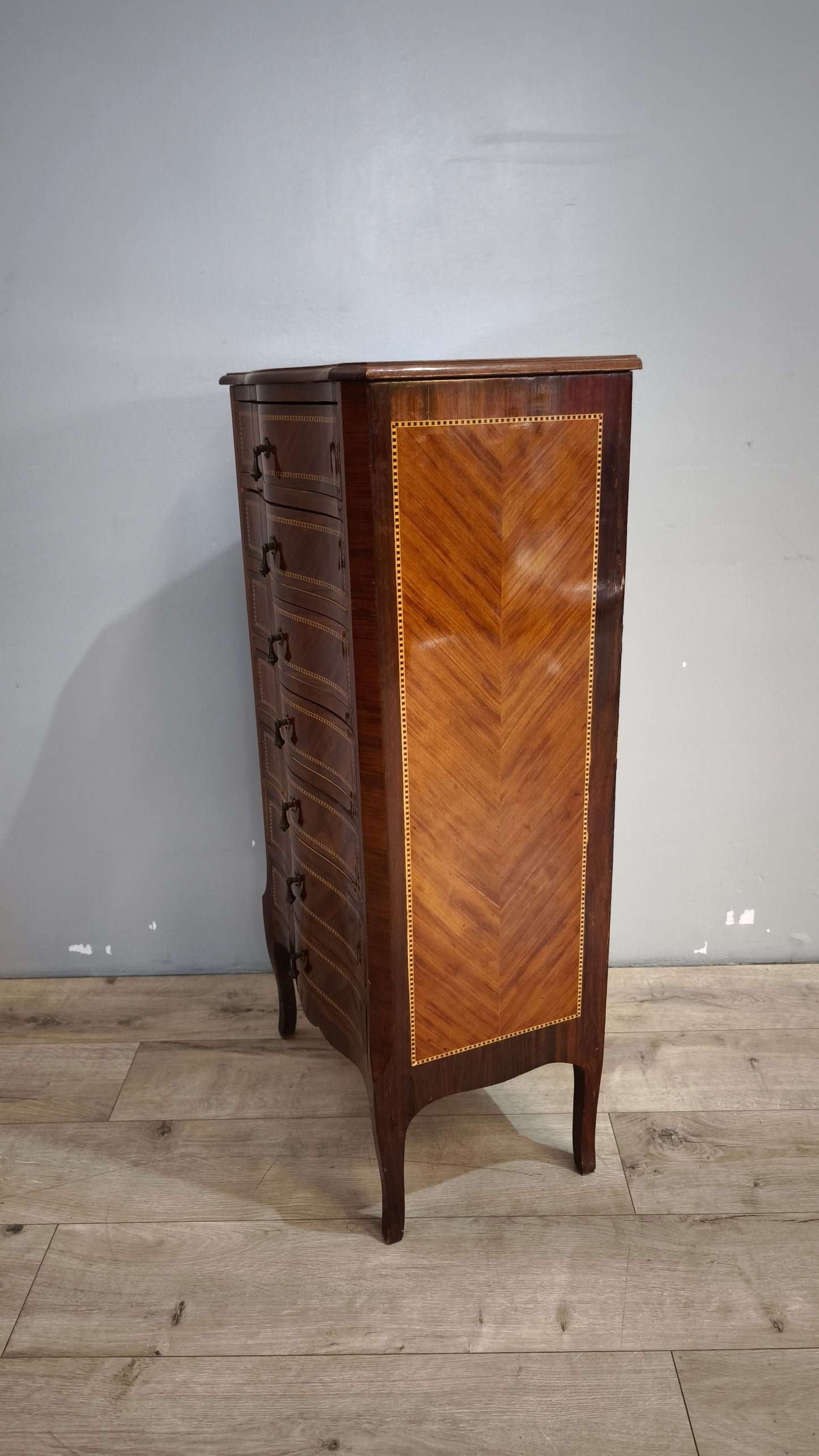 90305 Piccolo settimino in legno intarsiato