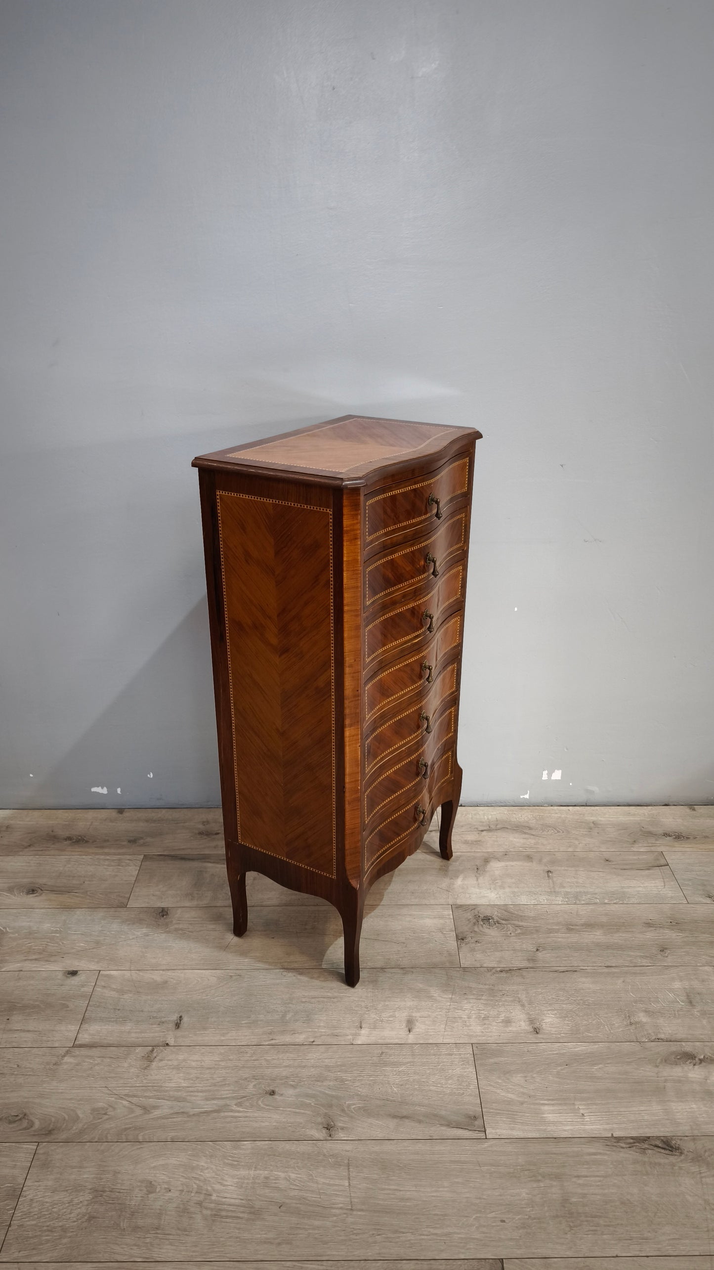 90305 Piccolo settimino in legno intarsiato