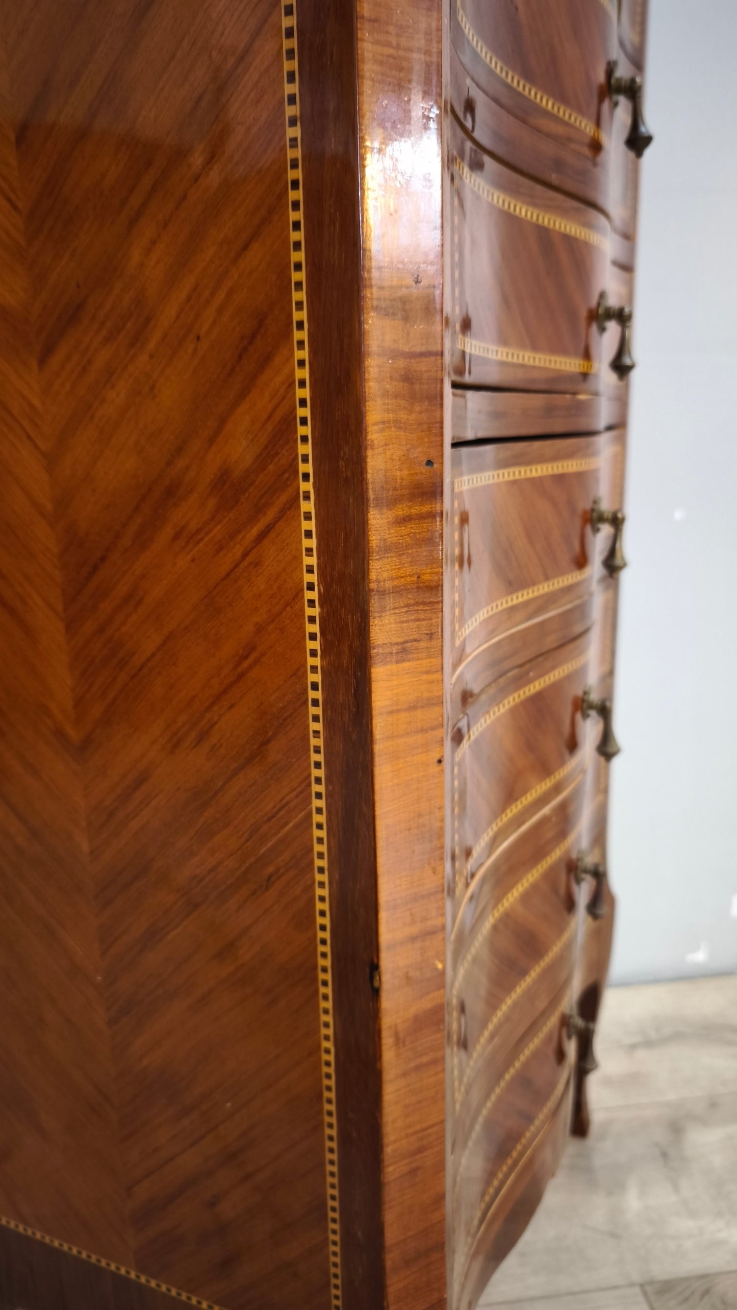 90305 Piccolo settimino in legno intarsiato