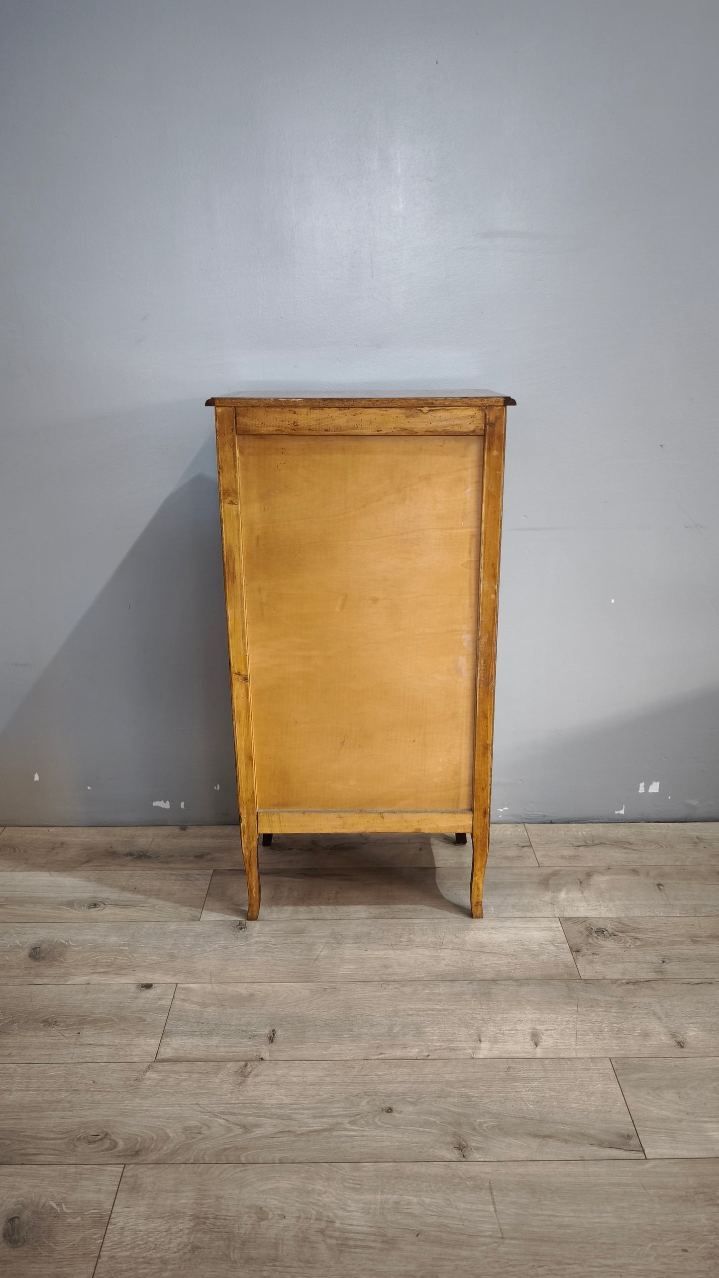 90305 Piccolo settimino in legno intarsiato