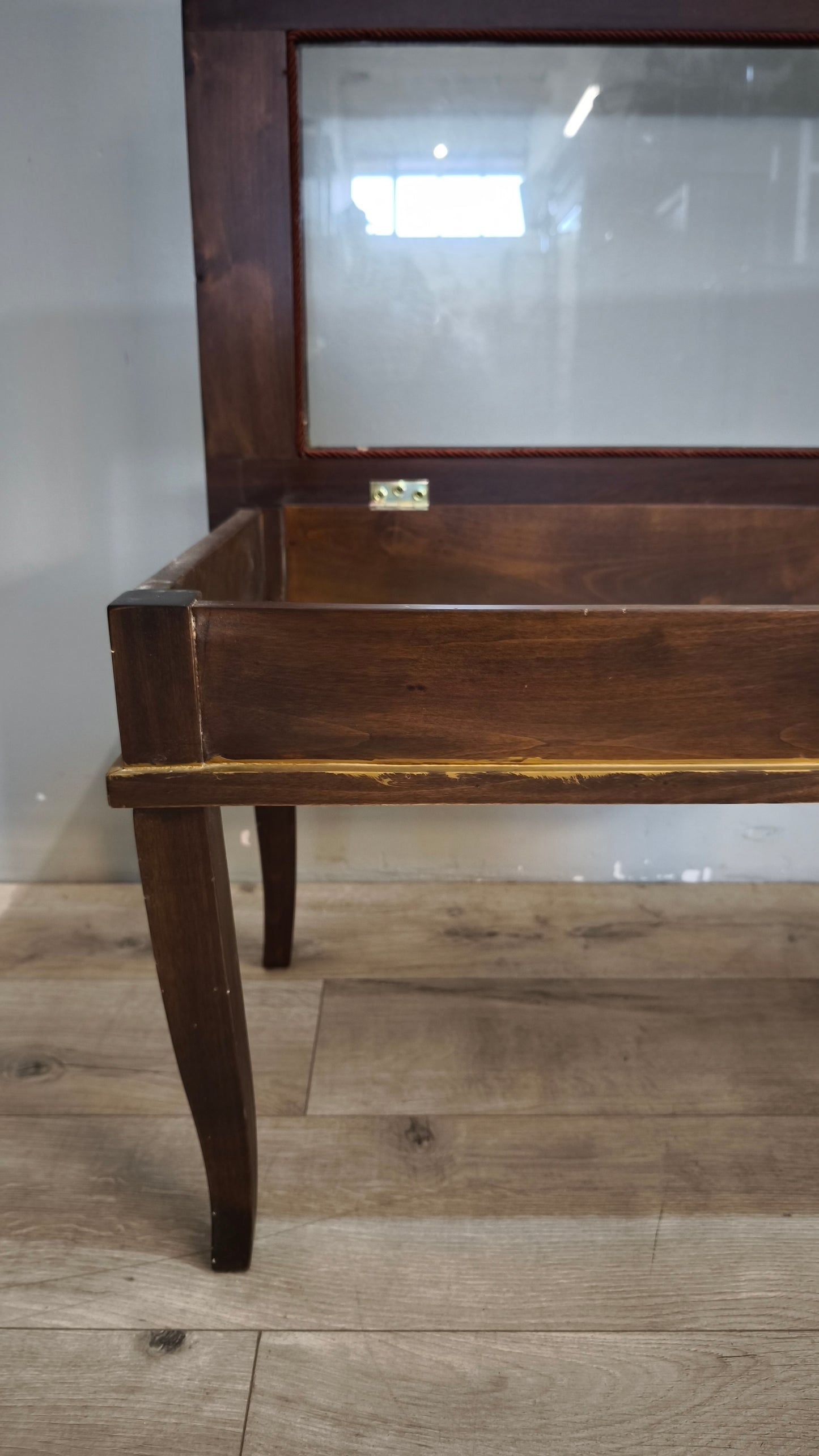 90313 Tavolino da salotto in legno con teca