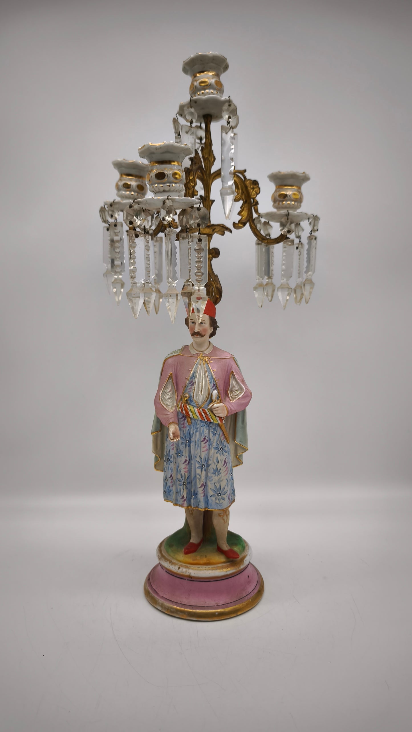 90336 Candelabro con statua in porcellana