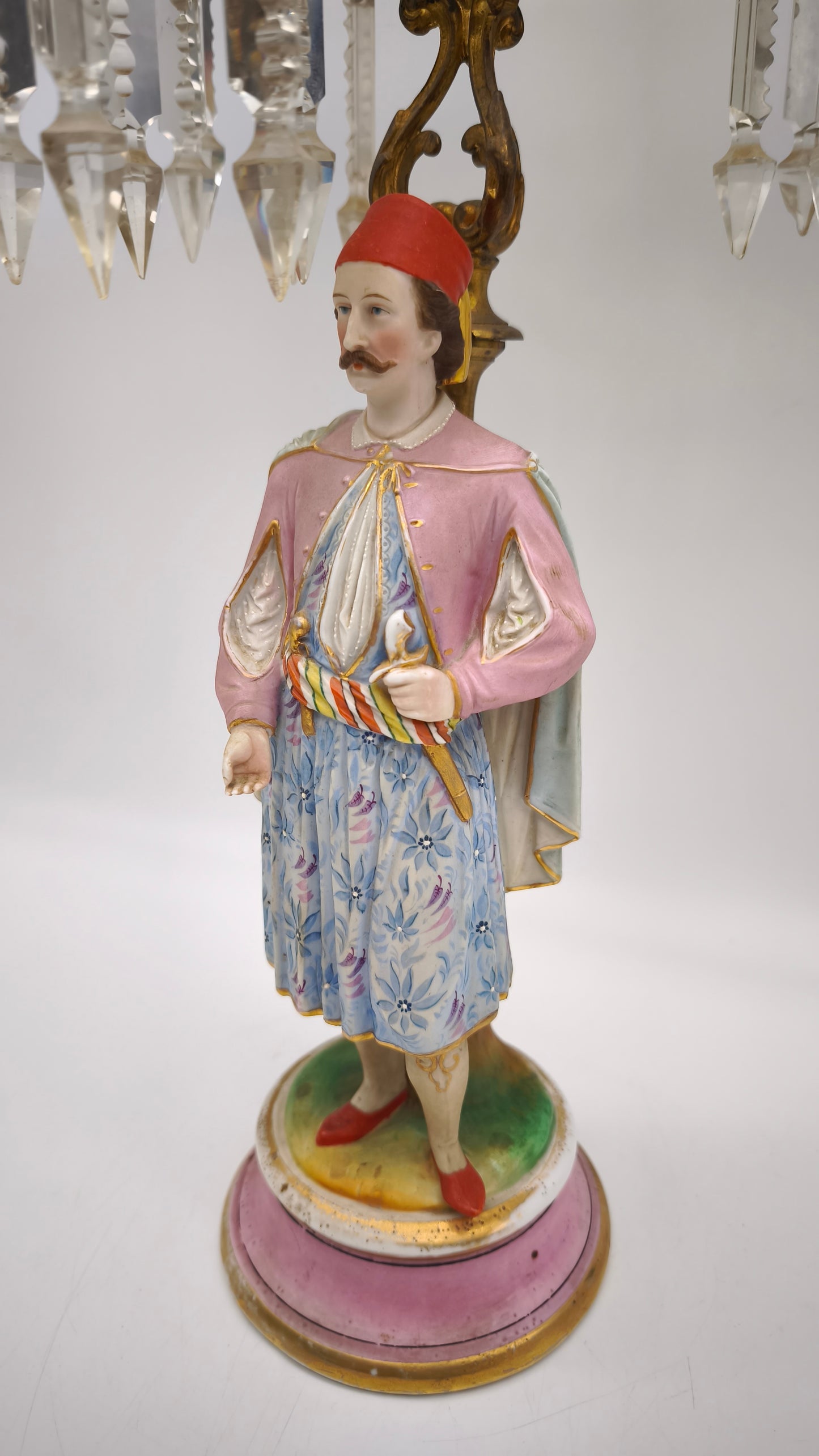 90336 Candelabro con statua in porcellana