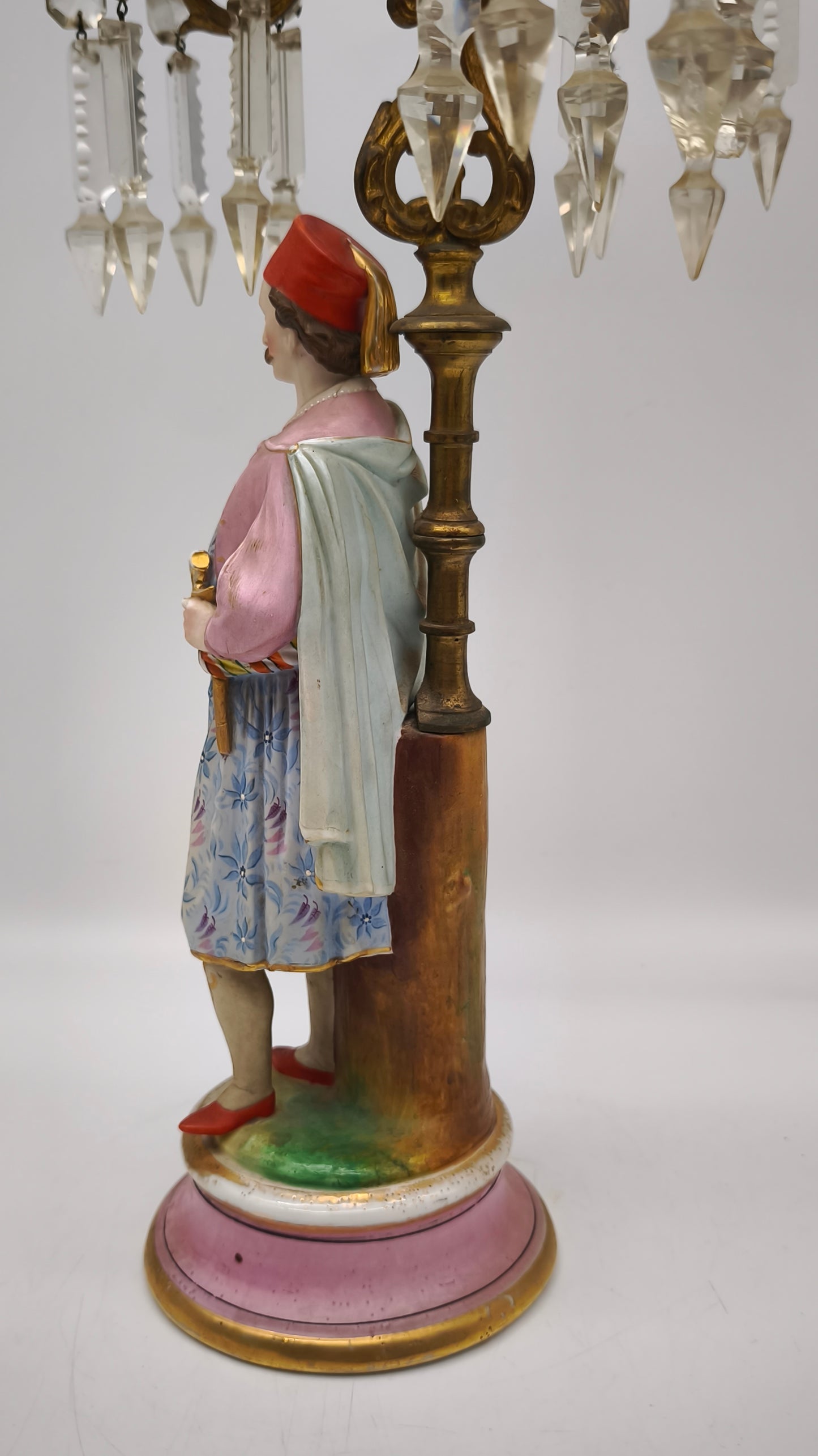 90336 Candelabro con statua in porcellana