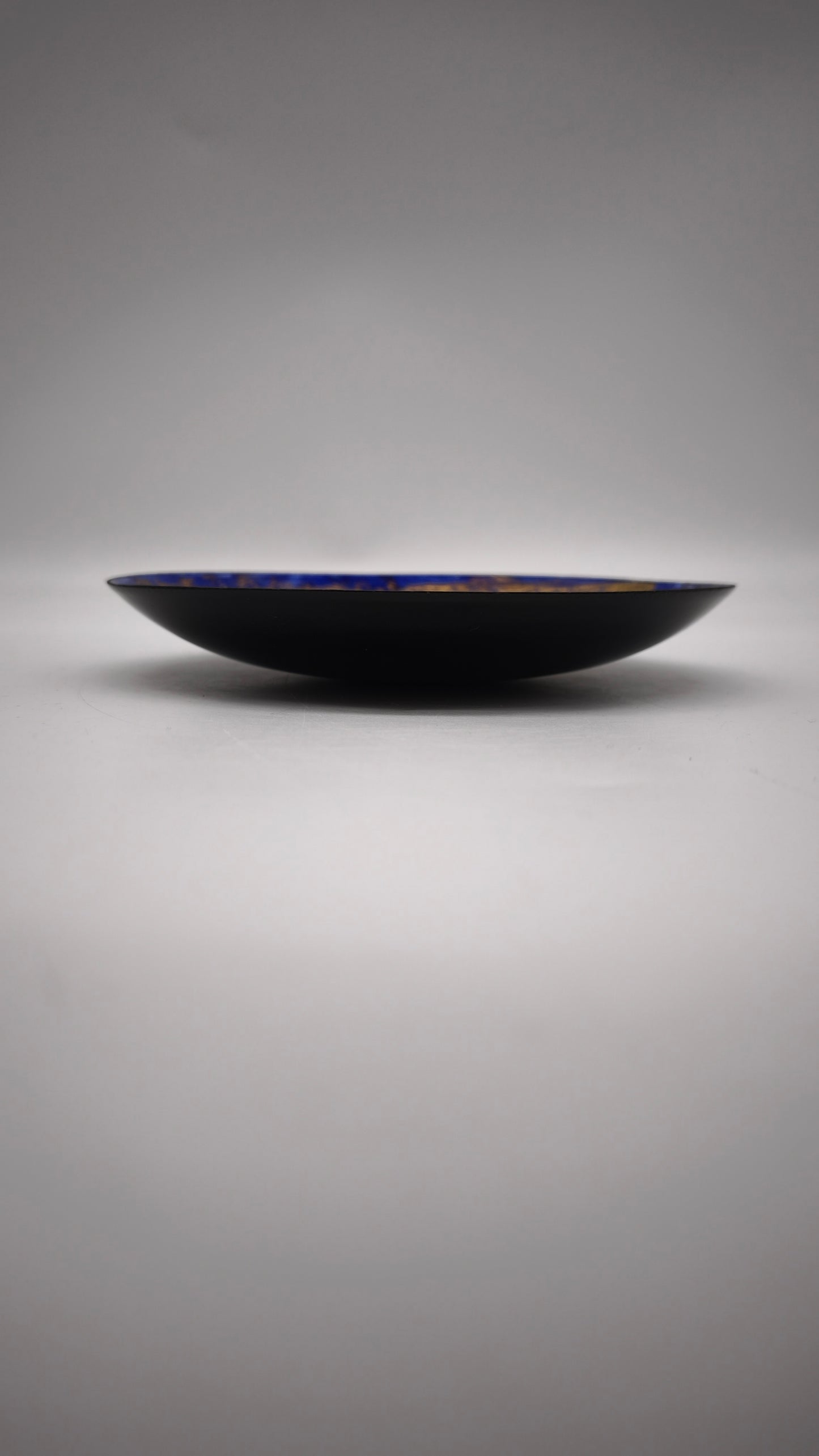 90409 Piatto decorativo in vetro blu e oro
