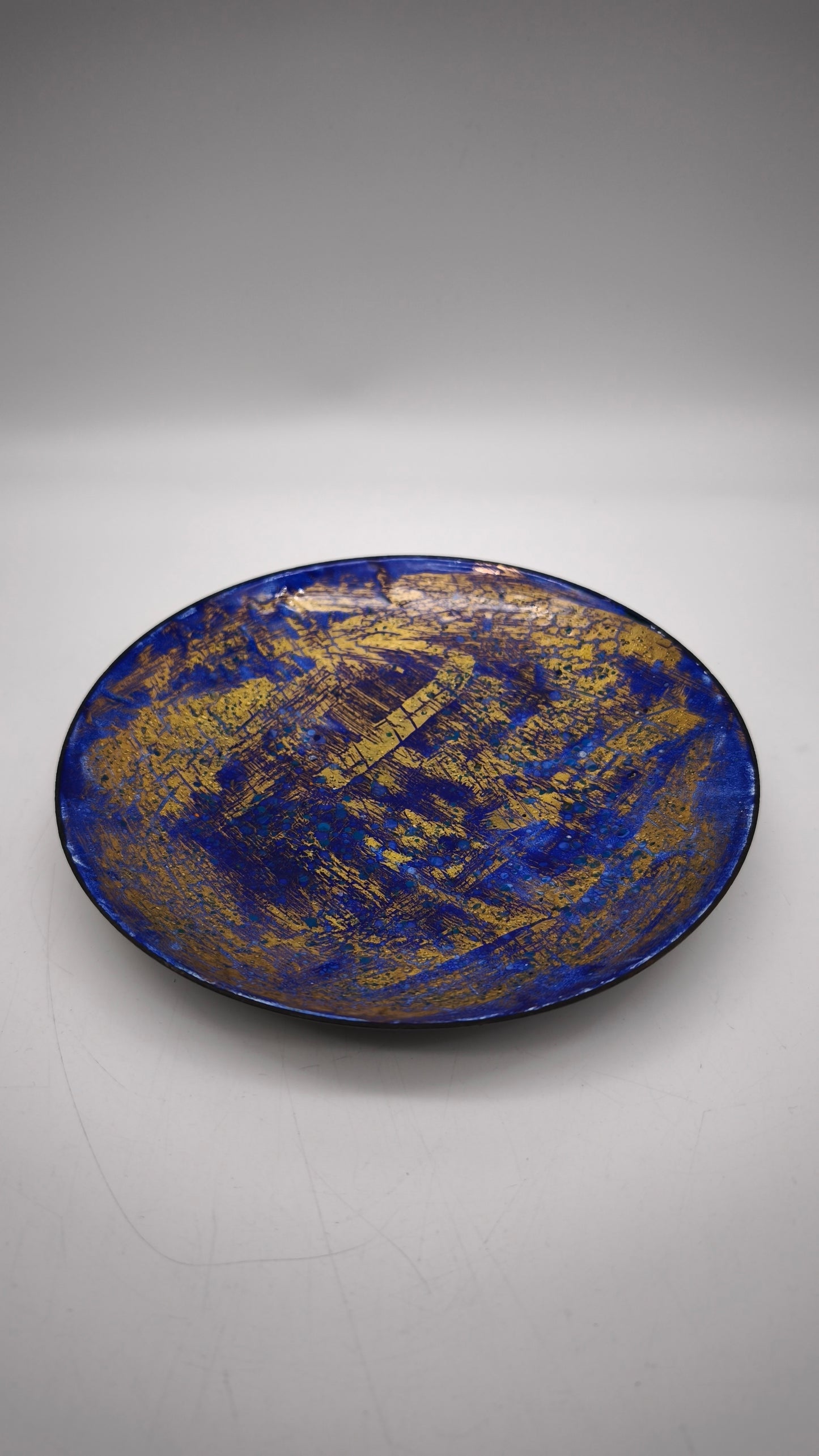 90409 Piatto decorativo in vetro blu e oro